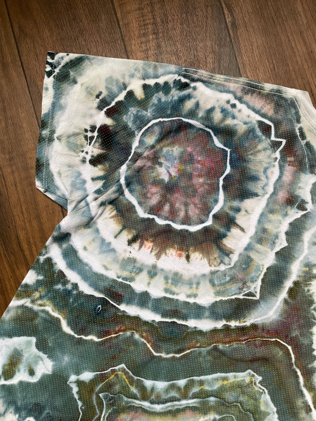 Men's Large Peace Sign Short Sleeve Blue and White Geode Tie Dye T-Shirt
