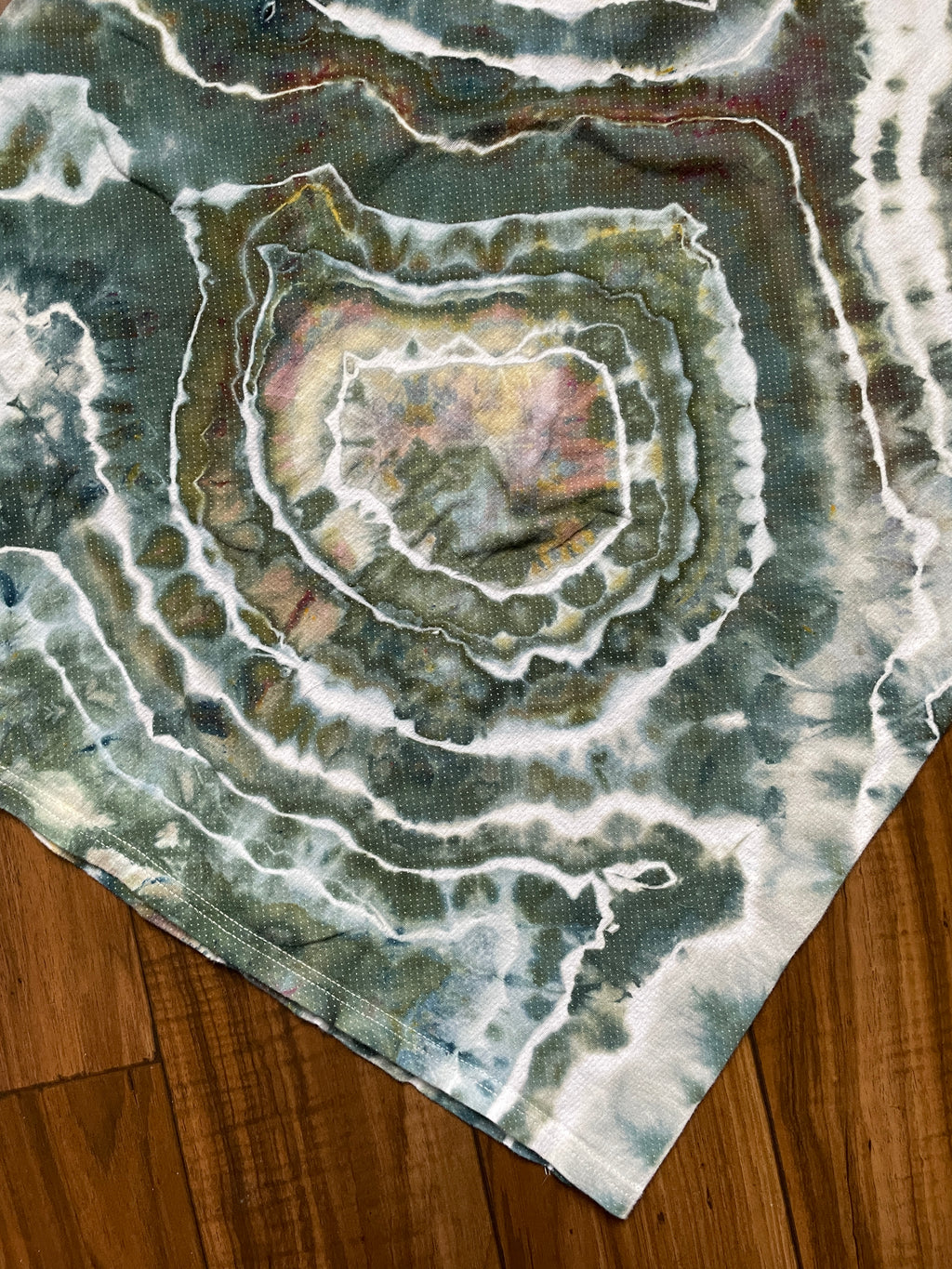 Men's Large Peace Sign Short Sleeve Blue and White Geode Tie Dye T-Shirt