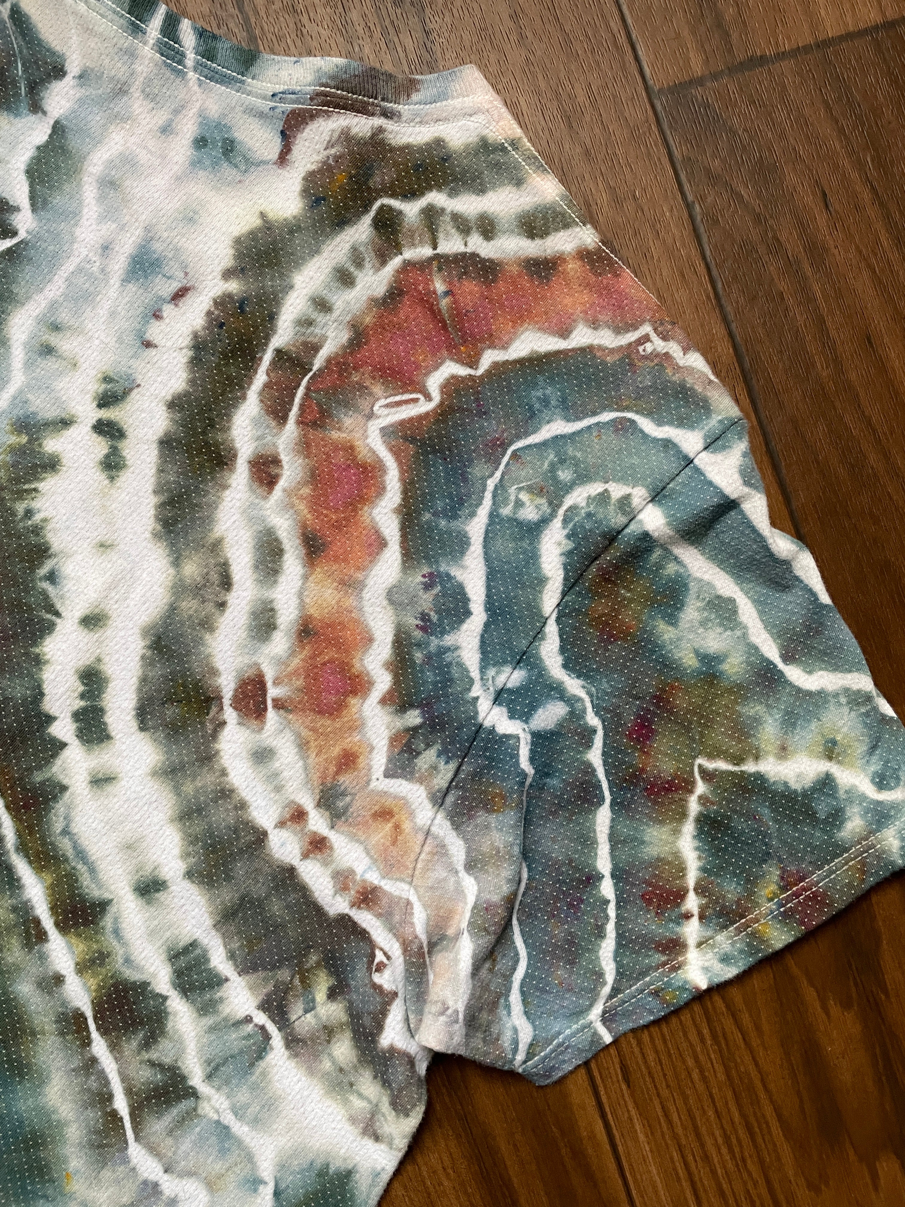 Men's Large Peace Sign Short Sleeve Blue and White Geode Tie Dye T-Shirt