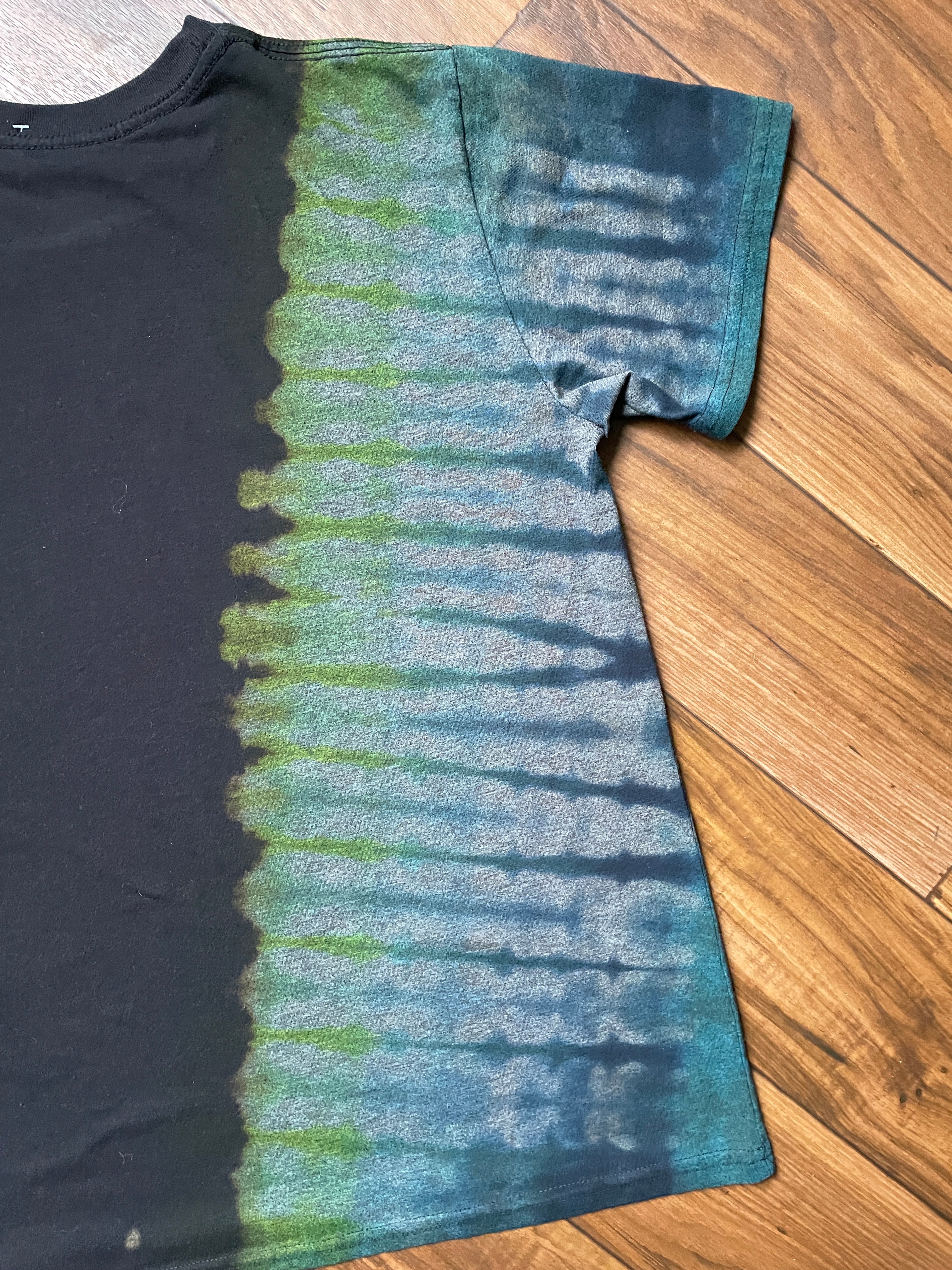 Men's Medium Vintage Ecuador Iguana Handmade Tie Dye Short Sleeve T-Shirt
