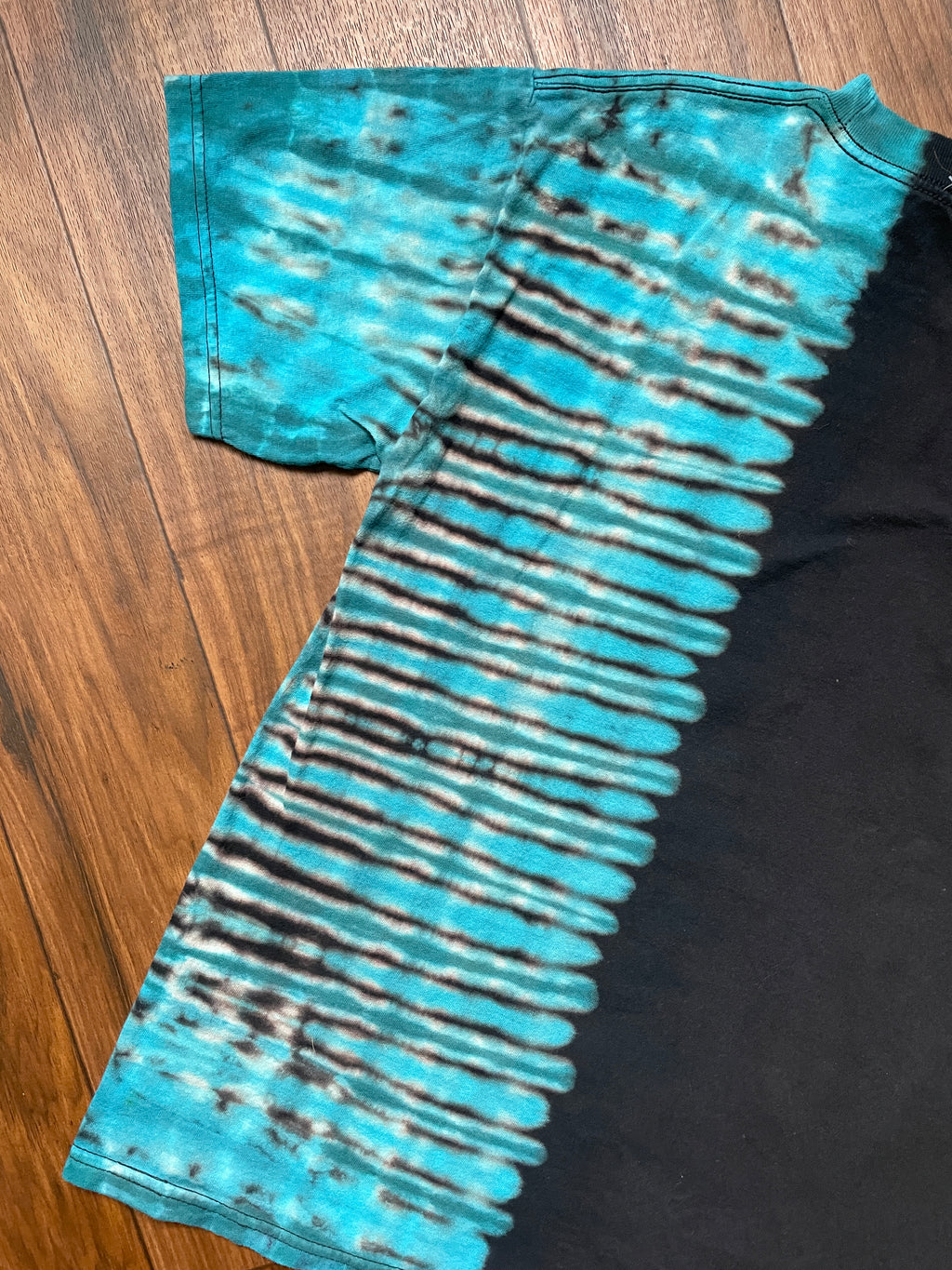 Men's Medium Wolf Handmade Tie Dye Short Sleeve T-Shirt