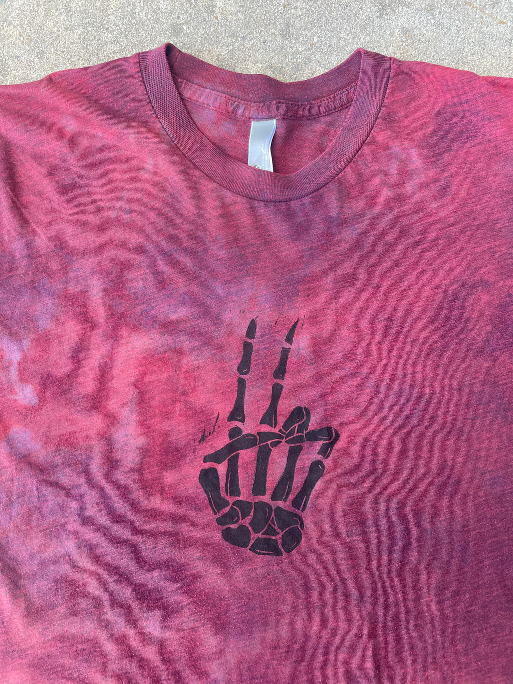 Hand-Printed Skeleton Peace Sign Red and Black Reverse Tie Dye Short Sleeve T-Shirt | Men's Size Medium
