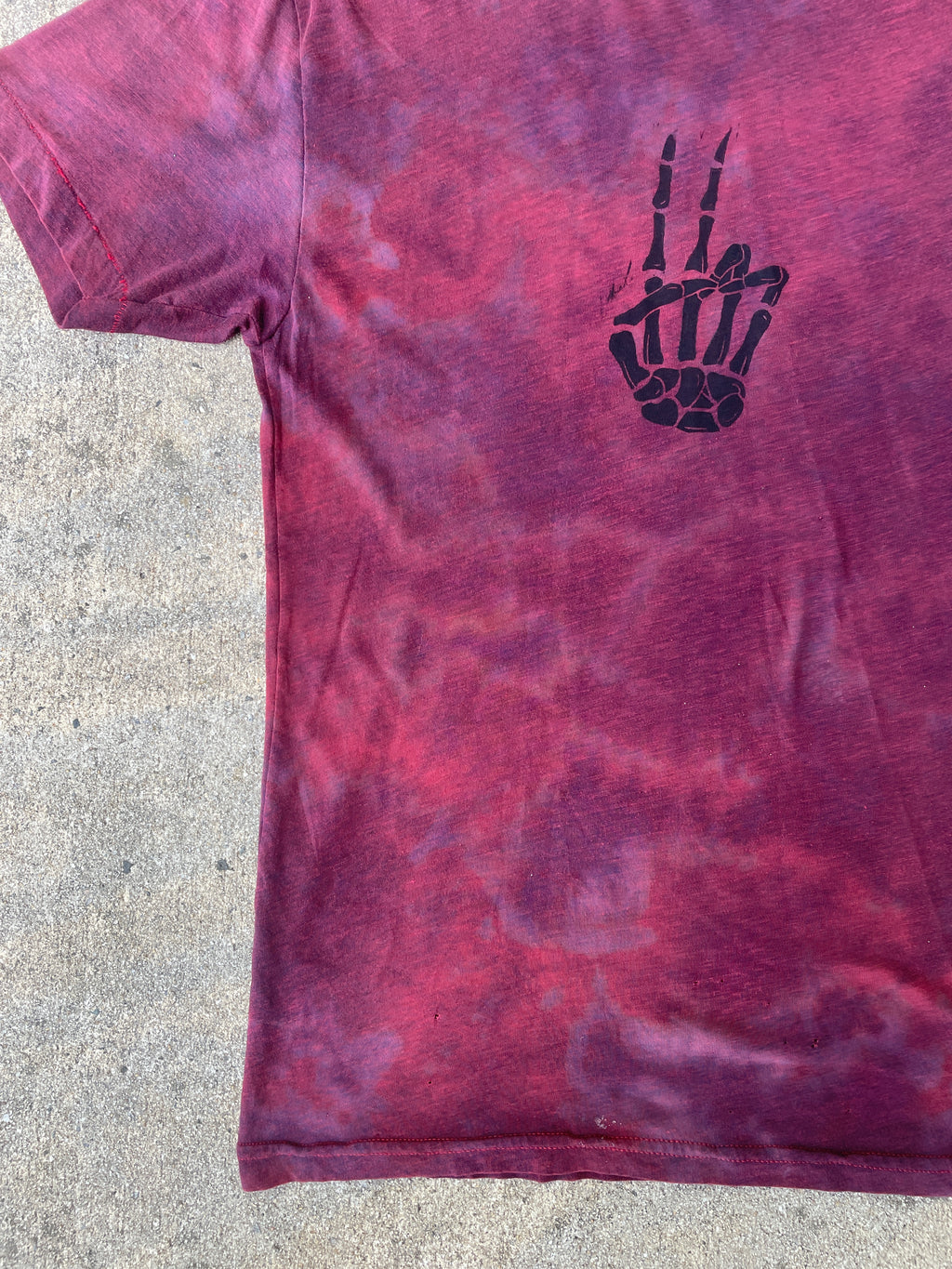 Hand-Printed Skeleton Peace Sign Red and Black Reverse Tie Dye Short Sleeve T-Shirt | Men's Size Medium