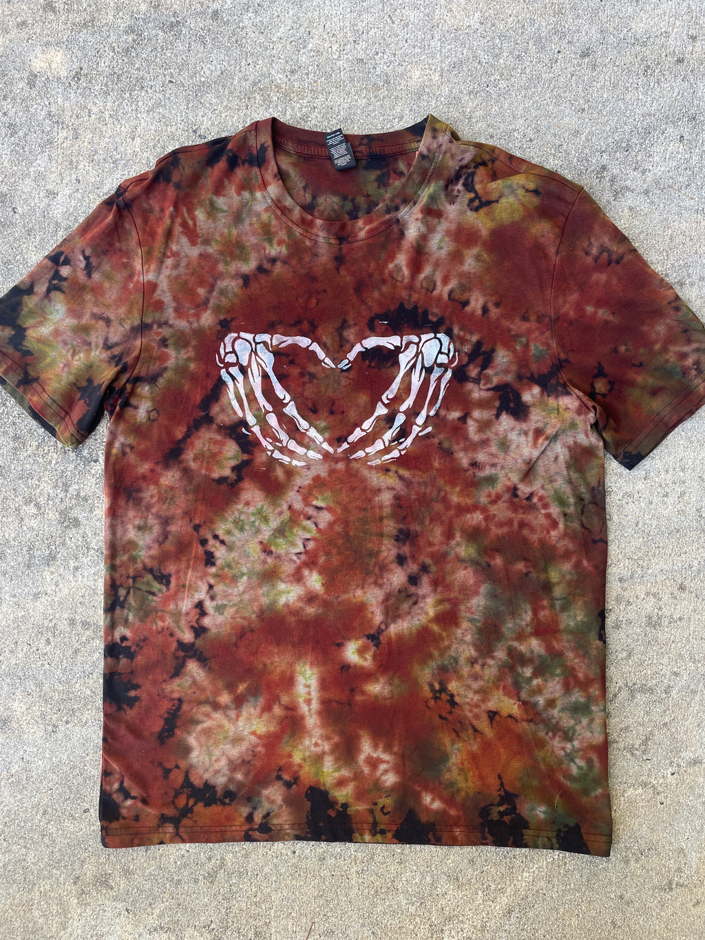 Hand-Printed Skeleton Heart Hands Black and Brown Reverse Tie Dye Short Sleeve T-Shirt | Men's Size Large