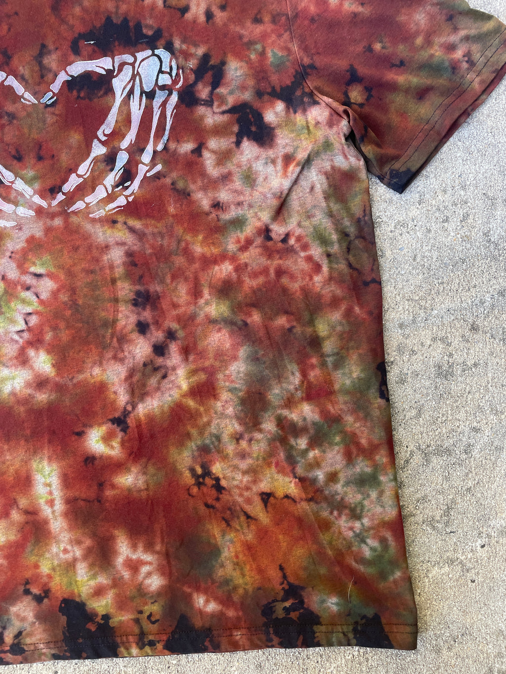 Hand-Printed Skeleton Heart Hands Black and Brown Reverse Tie Dye Short Sleeve T-Shirt | Men's Size Large