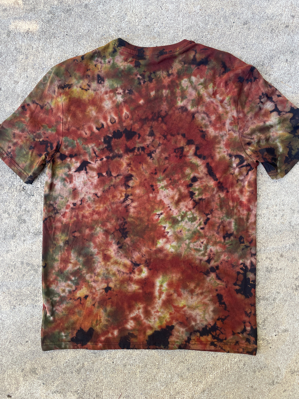 Hand-Printed Skeleton Heart Hands Black and Brown Reverse Tie Dye Short Sleeve T-Shirt | Men's Size Large