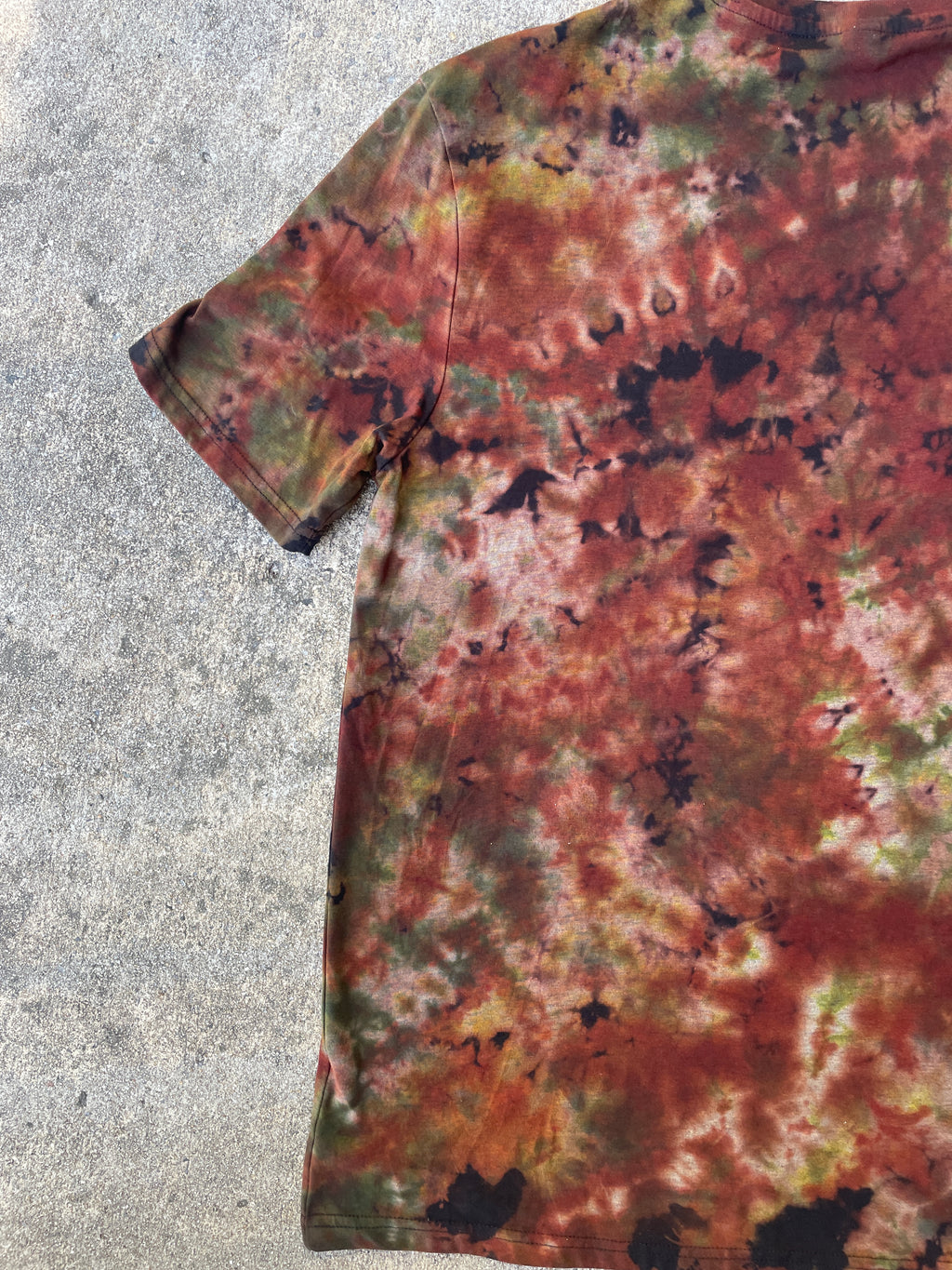 Hand-Printed Skeleton Heart Hands Black and Brown Reverse Tie Dye Short Sleeve T-Shirt | Men's Size Large