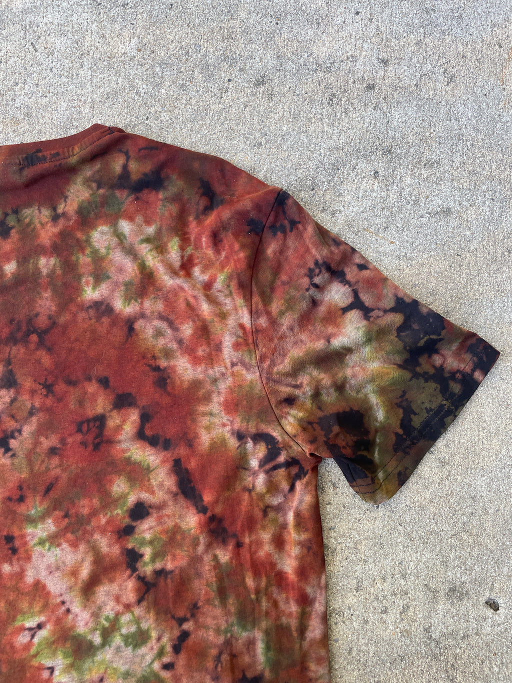 Hand-Printed Skeleton Heart Hands Black and Brown Reverse Tie Dye Short Sleeve T-Shirt | Men's Size Large