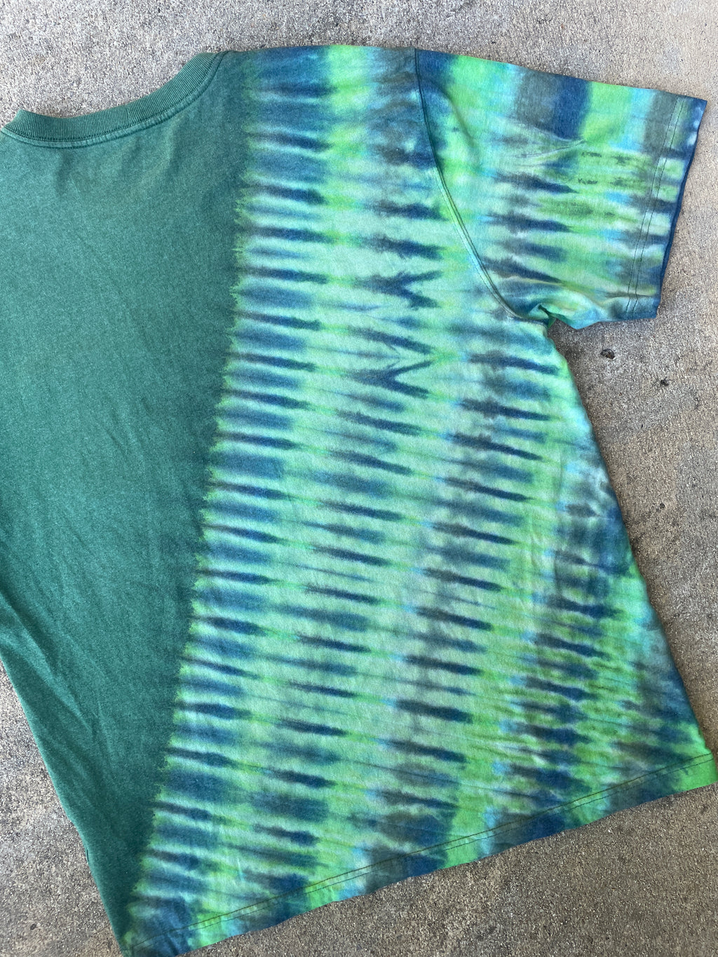 Carhartt Hand-Printed Largemouth Bass Green and Blue Reverse Tie Dye Short Sleeve T-Shirt | Men's Size Large