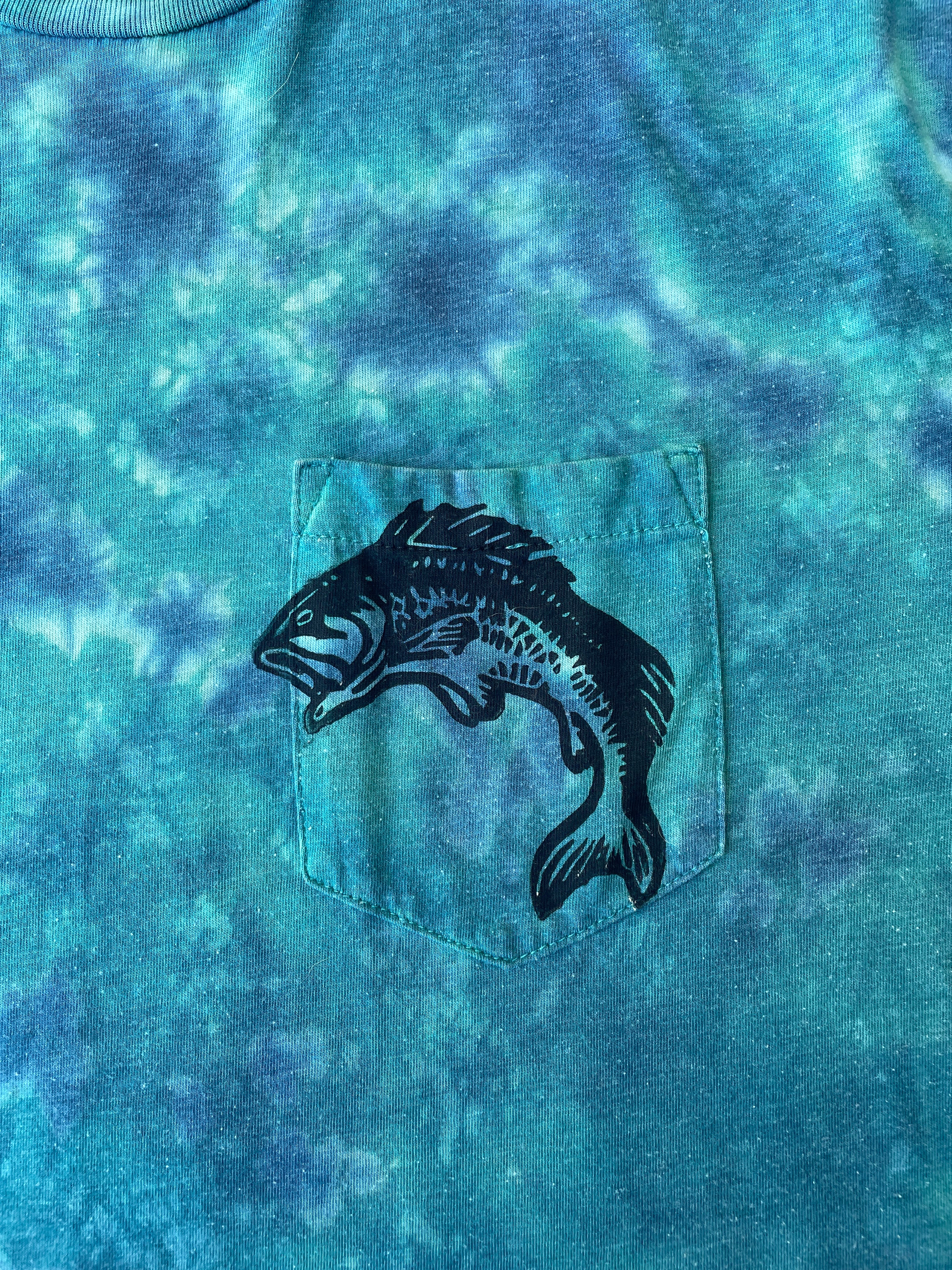 Hand-Printed Largemouth Bass Blue and White Tie Dye Short Sleeve T-Shirt | Men's Size Large