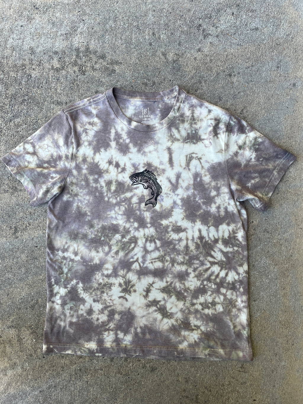 Hand-Printed Largemouth Bass Gray and White Tie Dye Short Sleeve T-Shirt | Men's Size Large