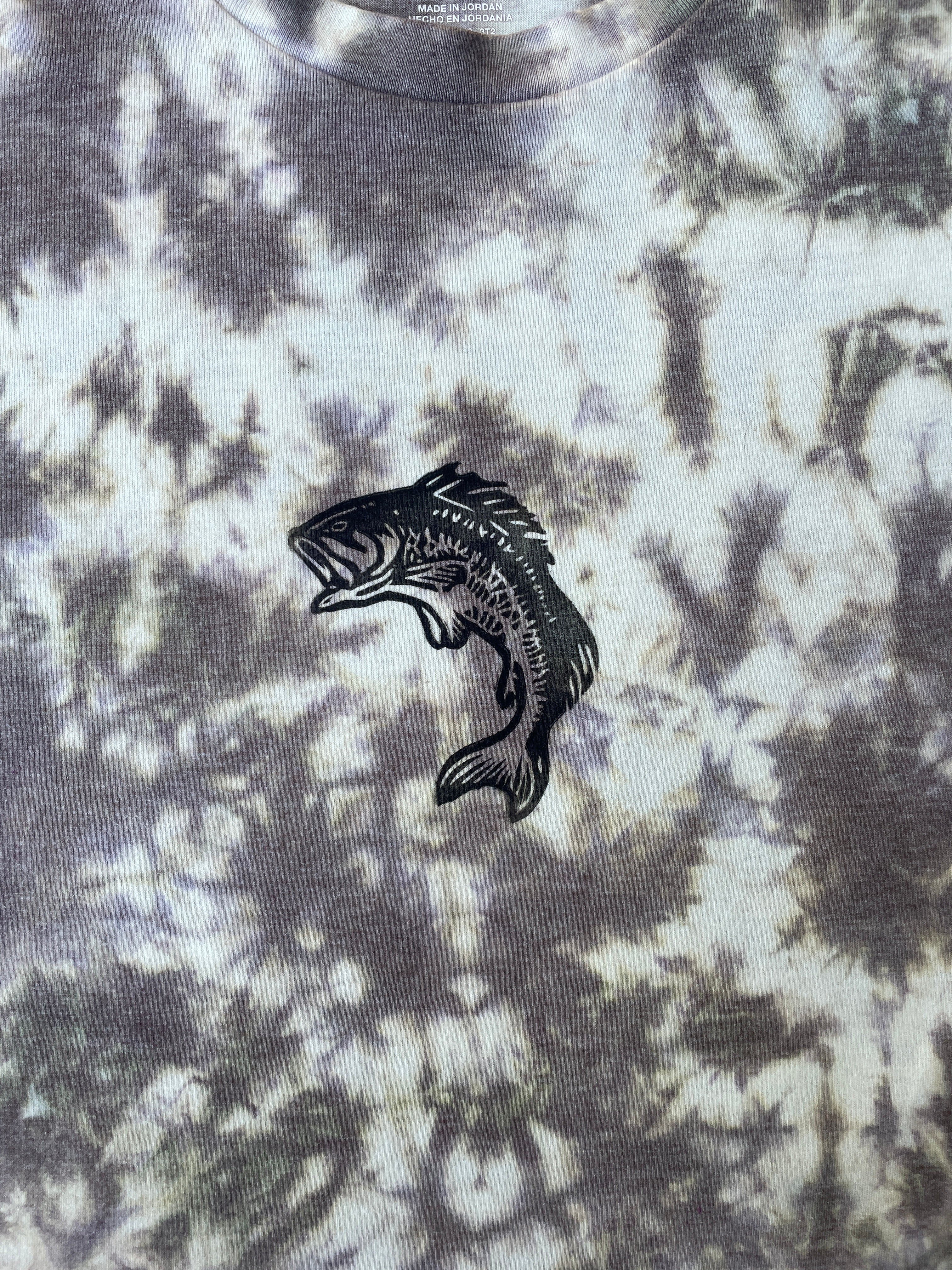 Hand-Printed Largemouth Bass Gray and White Tie Dye Short Sleeve T-Shirt | Men's Size Large