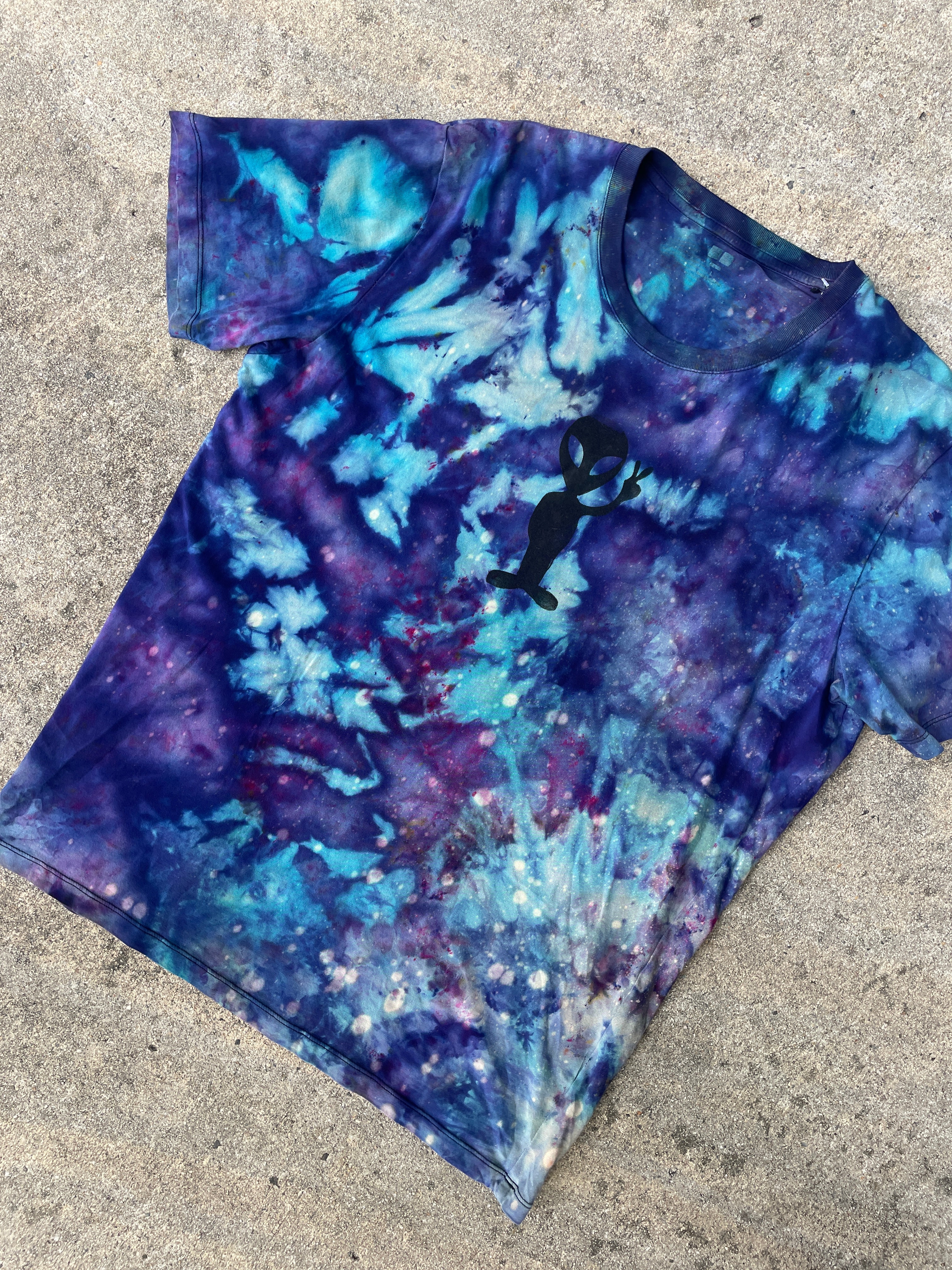 Hand-Printed Alien Purple and Blue Galaxy Dye Short Sleeve T-Shirt | Men's Size Large