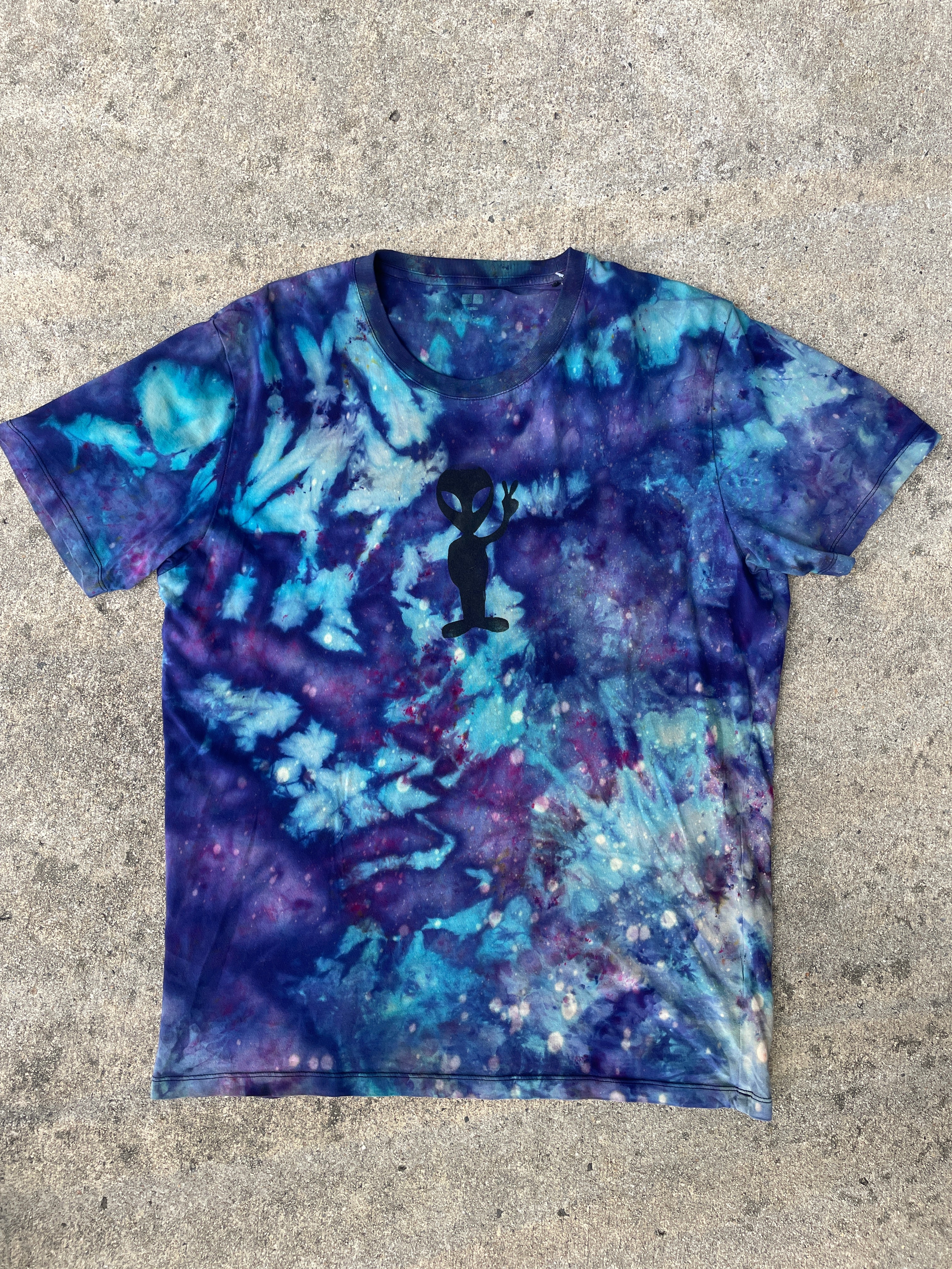 Hand-Printed Alien Purple and Blue Galaxy Dye Short Sleeve T-Shirt | Men's Size Large