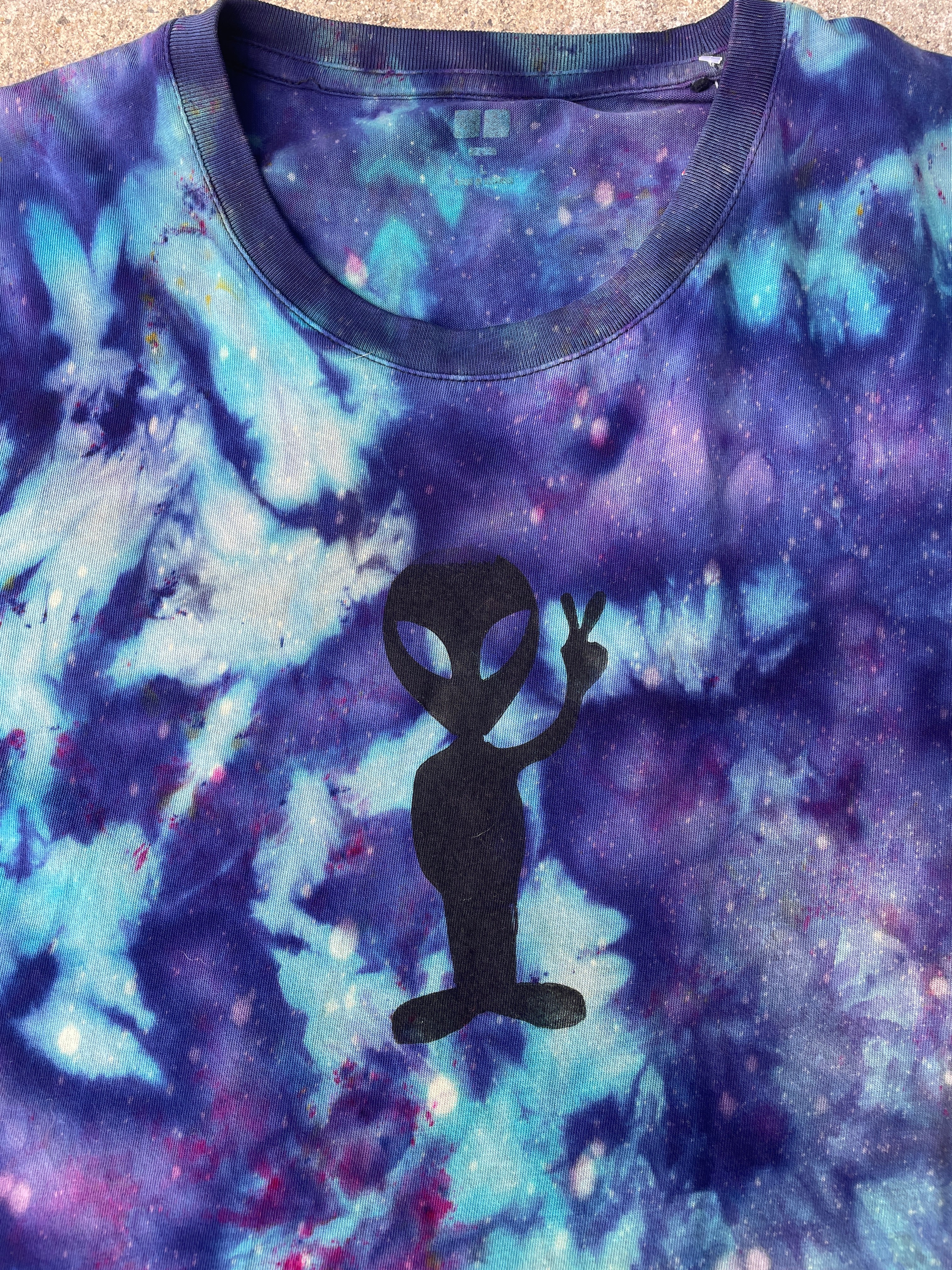 Hand-Printed Alien Purple and Blue Galaxy Dye Short Sleeve T-Shirt | Men's Size Large