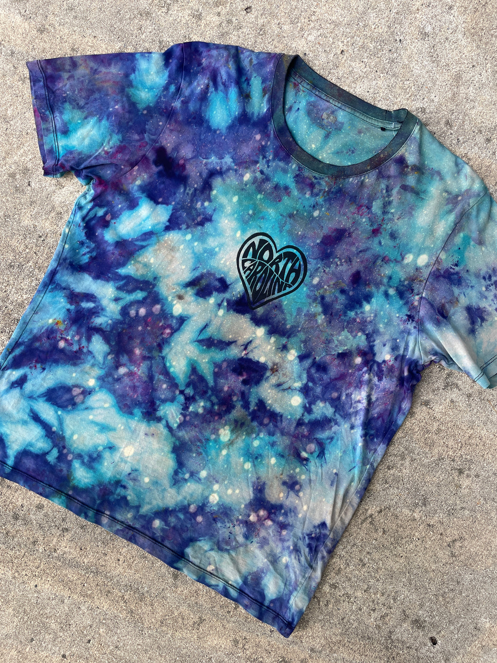 Hand-Printed North Carolina Purple and Blue Galaxy Dye Short Sleeve T-Shirt | Men's Size Large