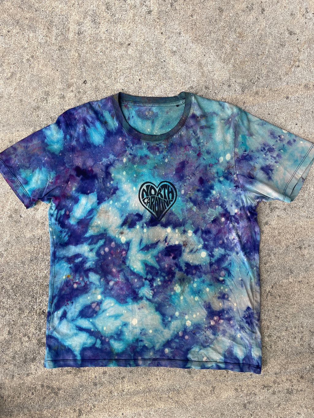 Hand-Printed North Carolina Purple and Blue Galaxy Dye Short Sleeve T-Shirt | Men's Size Large