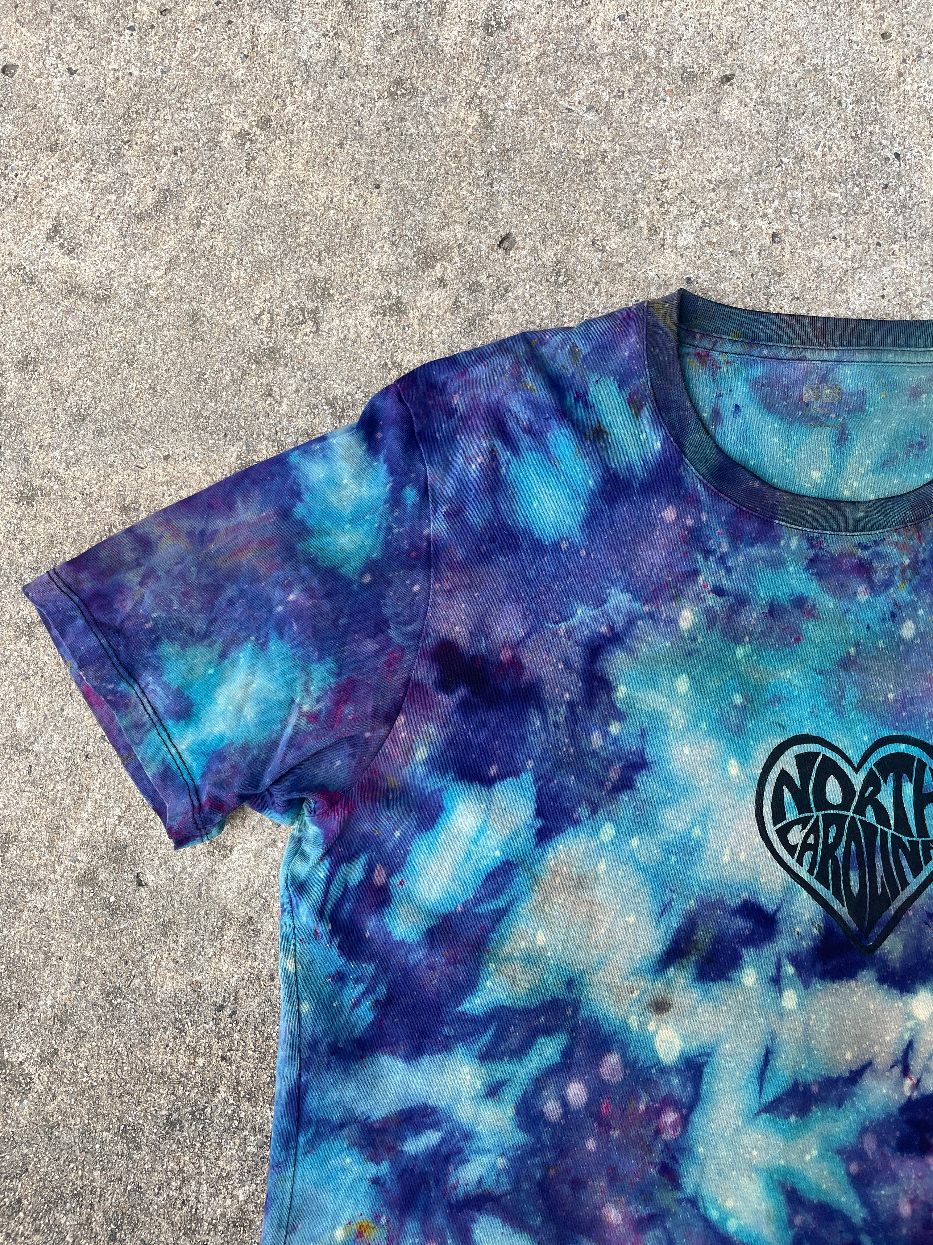 Hand-Printed North Carolina Purple and Blue Galaxy Dye Short Sleeve T-Shirt | Men's Size Large