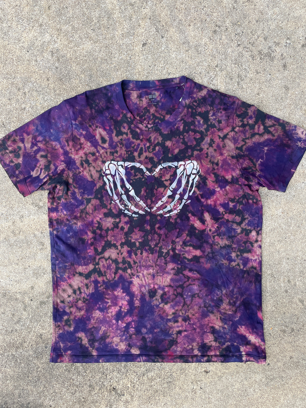 Hand-Printed Skeleton Heart Hands Black and Purple Reverse Tie Dye Short Sleeve T-Shirt | Men's Size Large