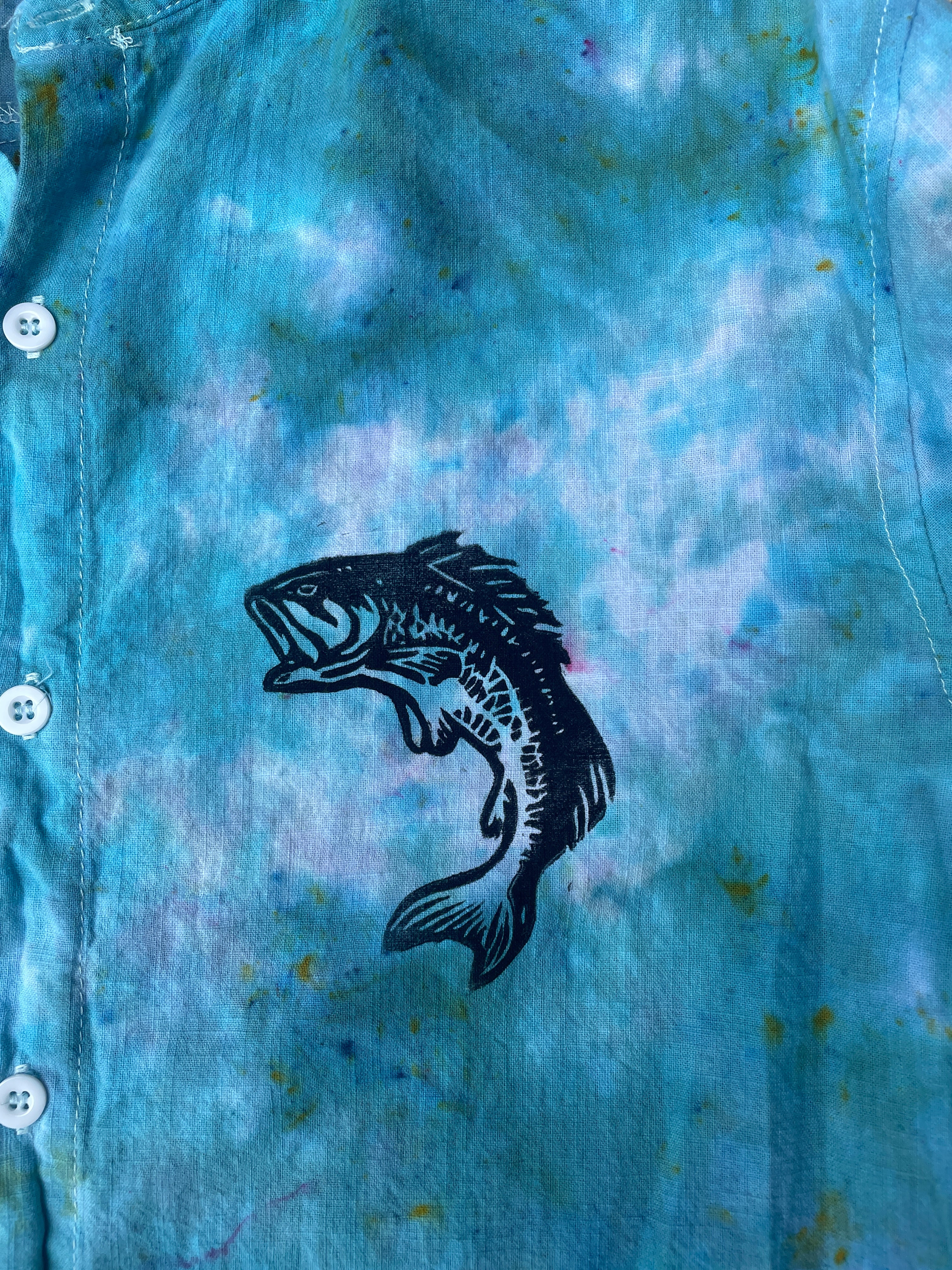 Hand-Printed Largemouth Bass Blue and White Tie Dye Button-Up Shirt | Women's Large