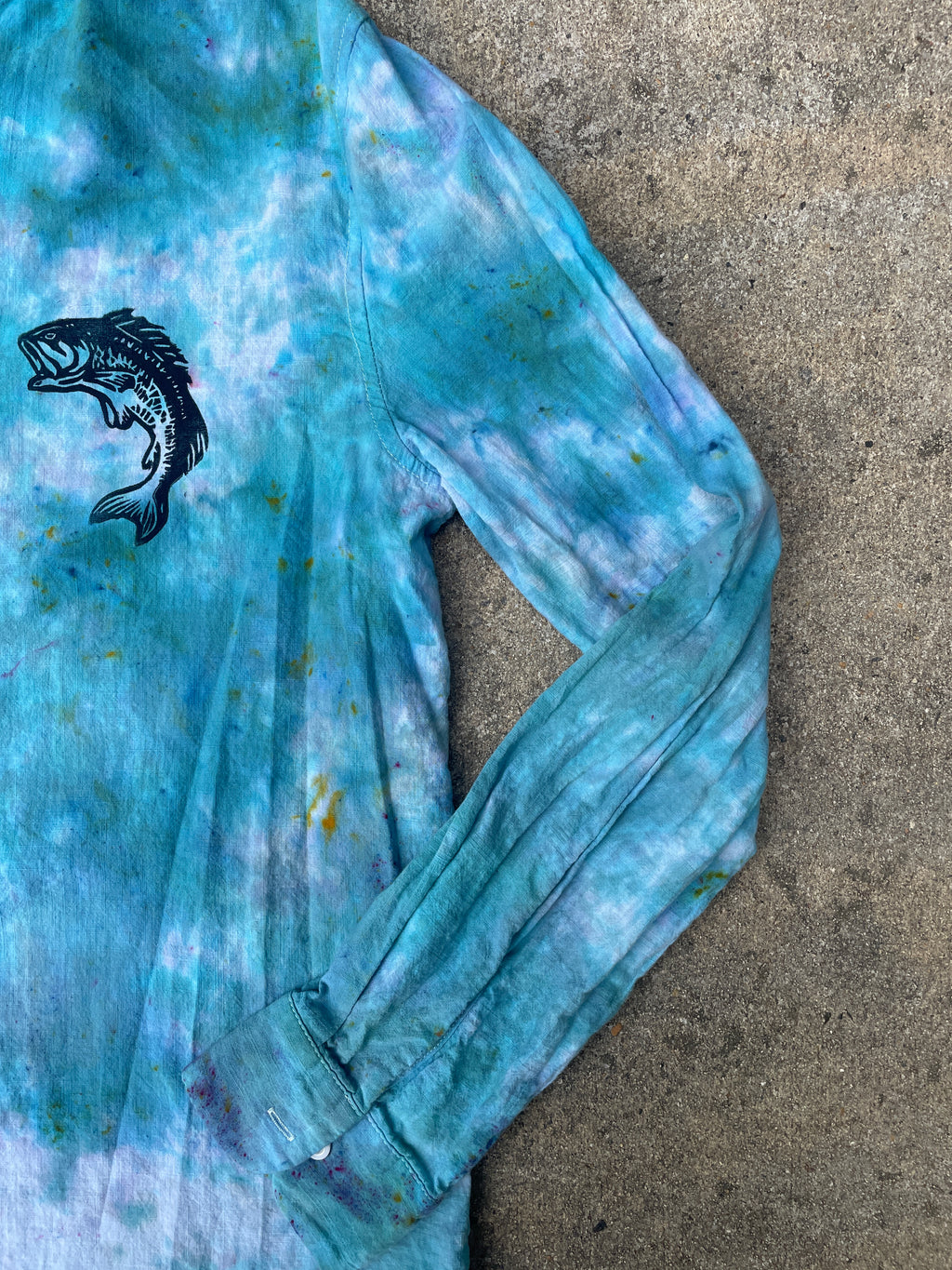 Hand-Printed Largemouth Bass Blue and White Tie Dye Button-Up Shirt | Women's Large