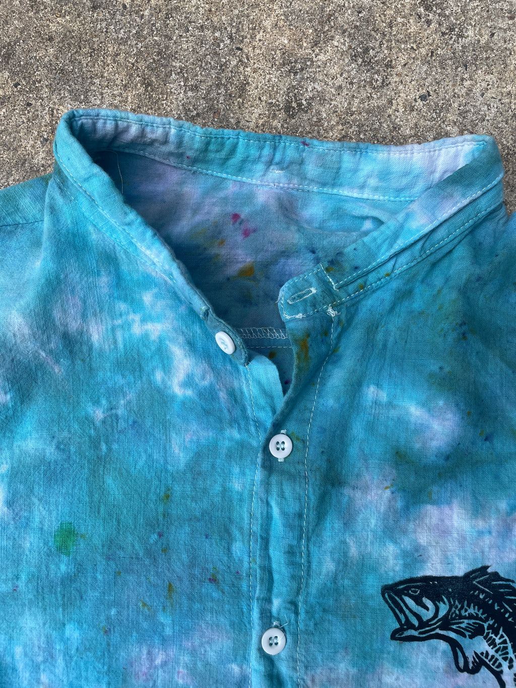 Hand-Printed Largemouth Bass Blue and White Tie Dye Button-Up Shirt | Women's Large