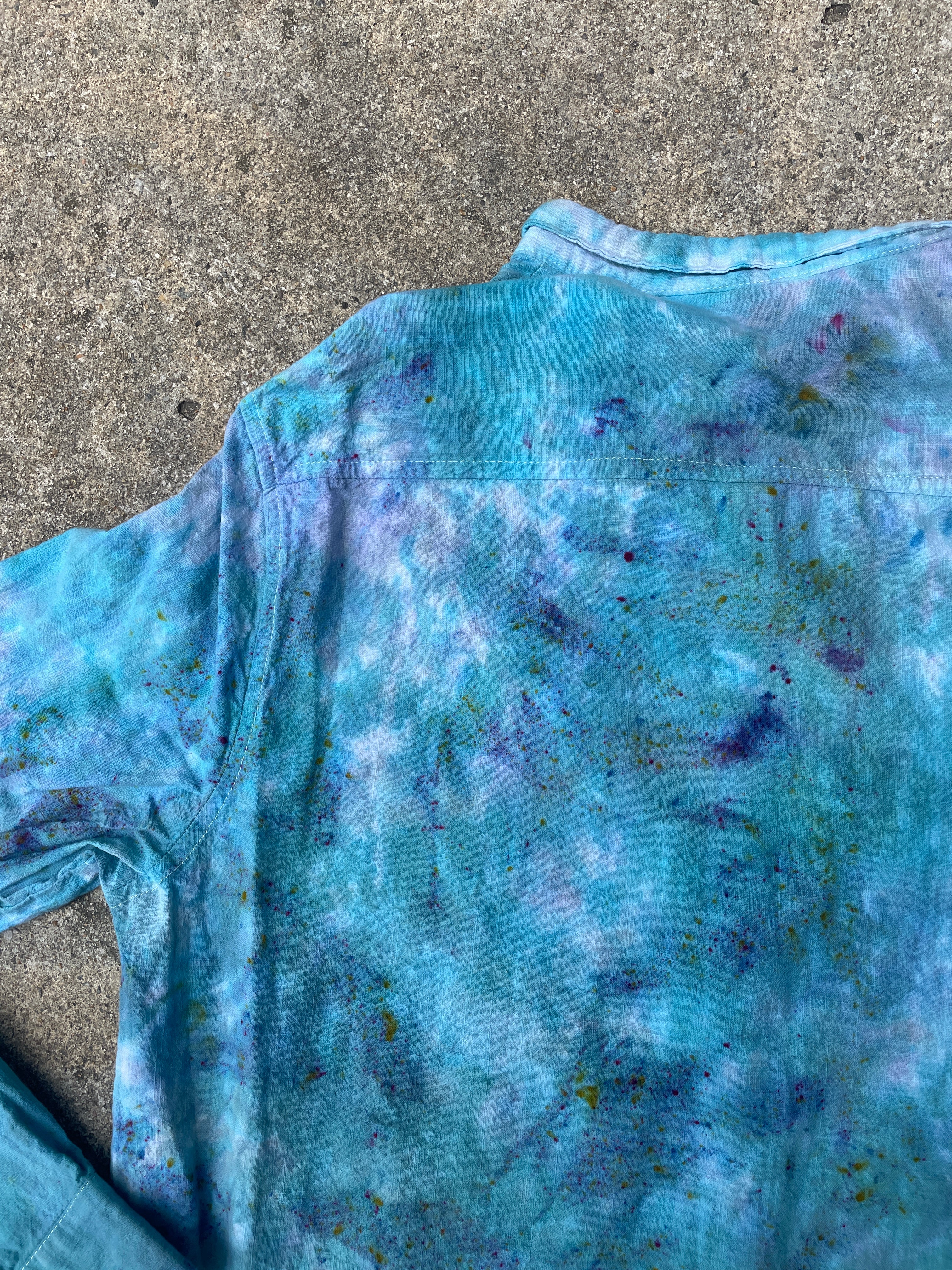 Hand-Printed Largemouth Bass Blue and White Tie Dye Button-Up Shirt | Women's Large