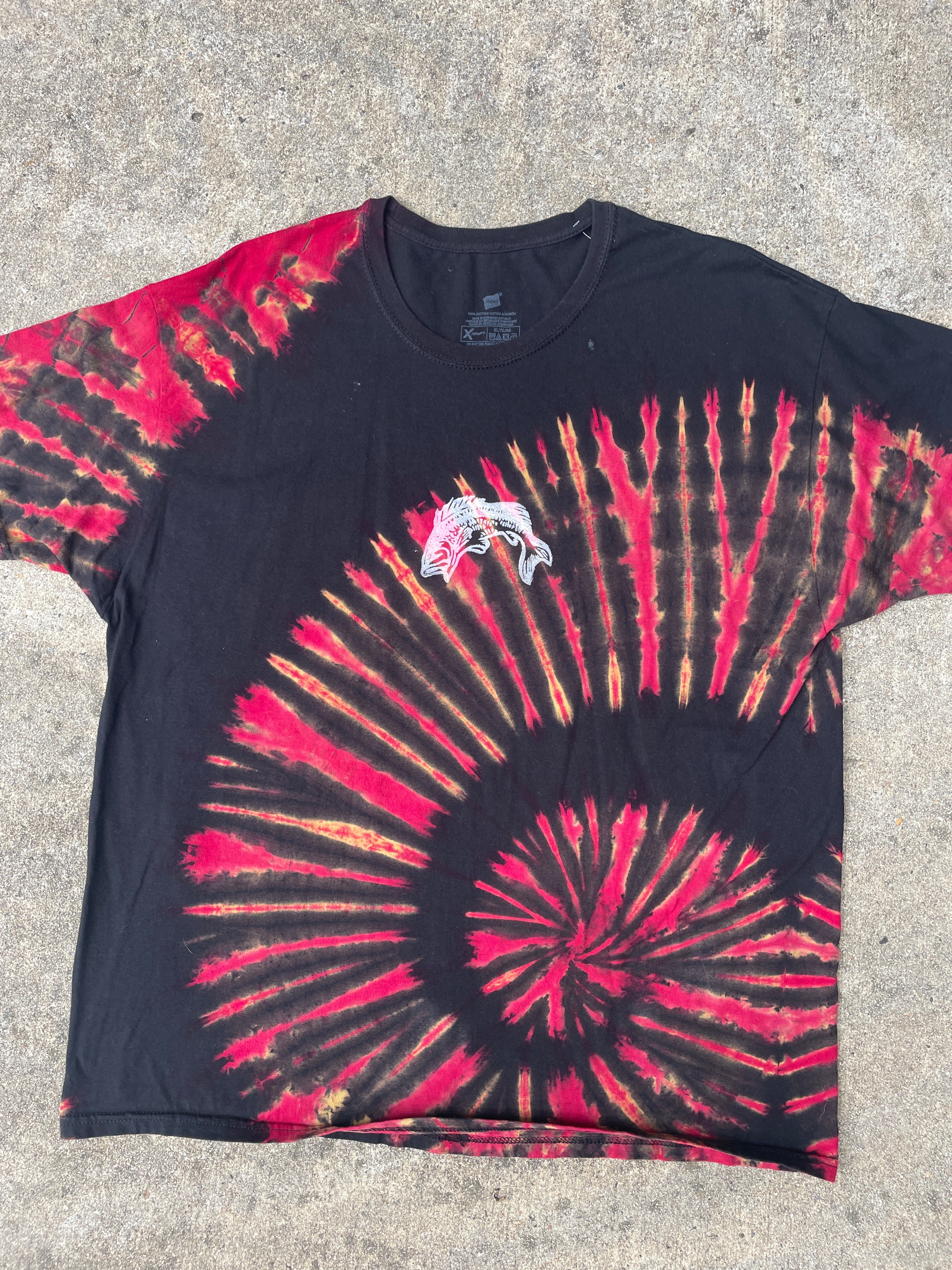 Hand-Printed Largemouth Bass Black and Red Spiral Reverse Tie Dye Short Sleeve T-Shirt | Men's Size XL