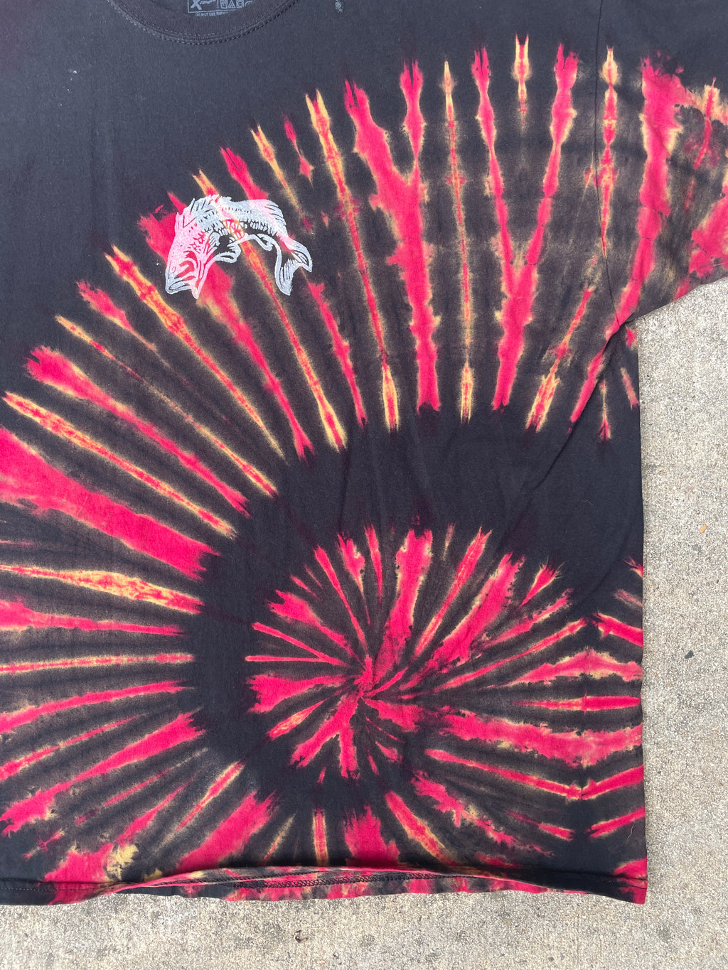Hand-Printed Largemouth Bass Black and Red Spiral Reverse Tie Dye Short Sleeve T-Shirt | Men's Size XL