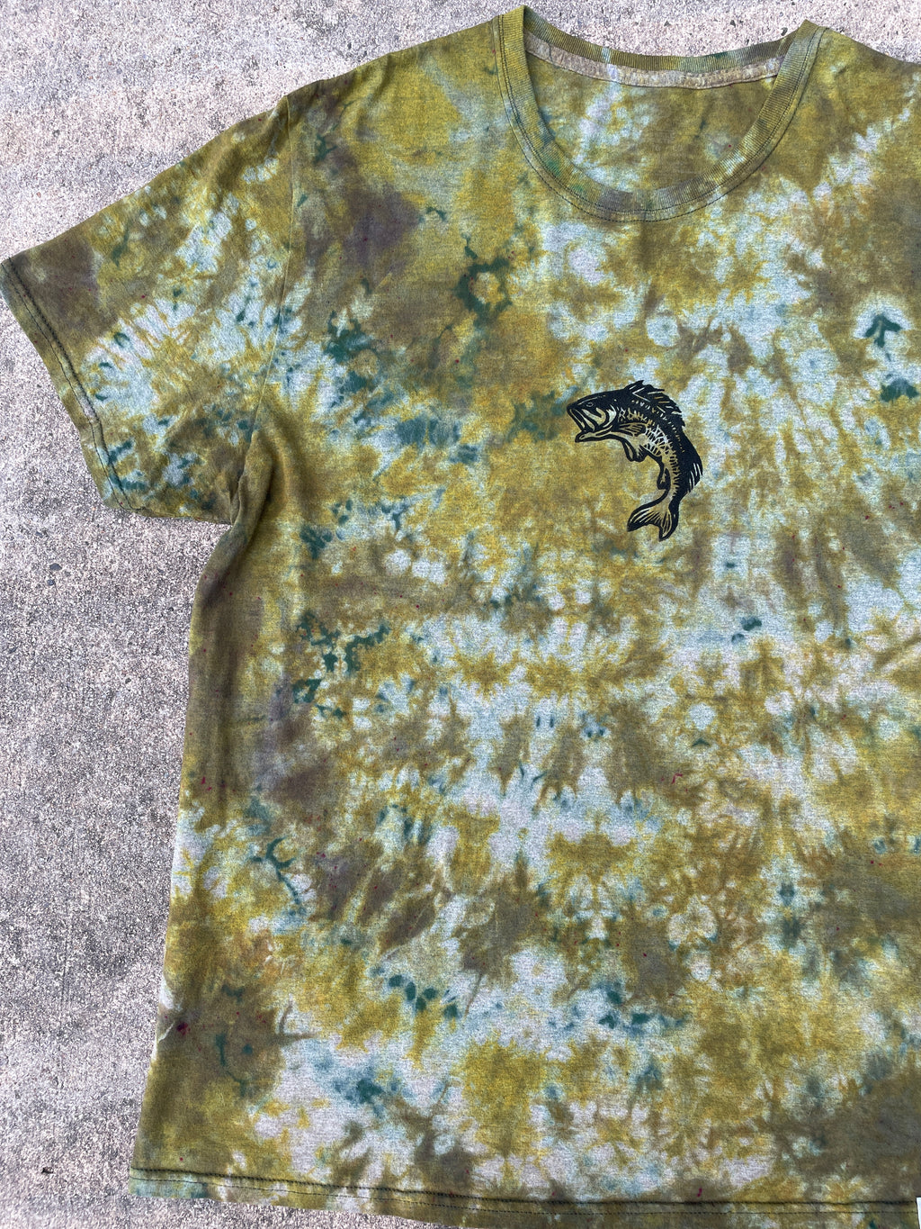 Hand-Printed Largemouth Bass Green and Gray Reverse Tie Dye Short Sleeve T-Shirt | Men's Size XL