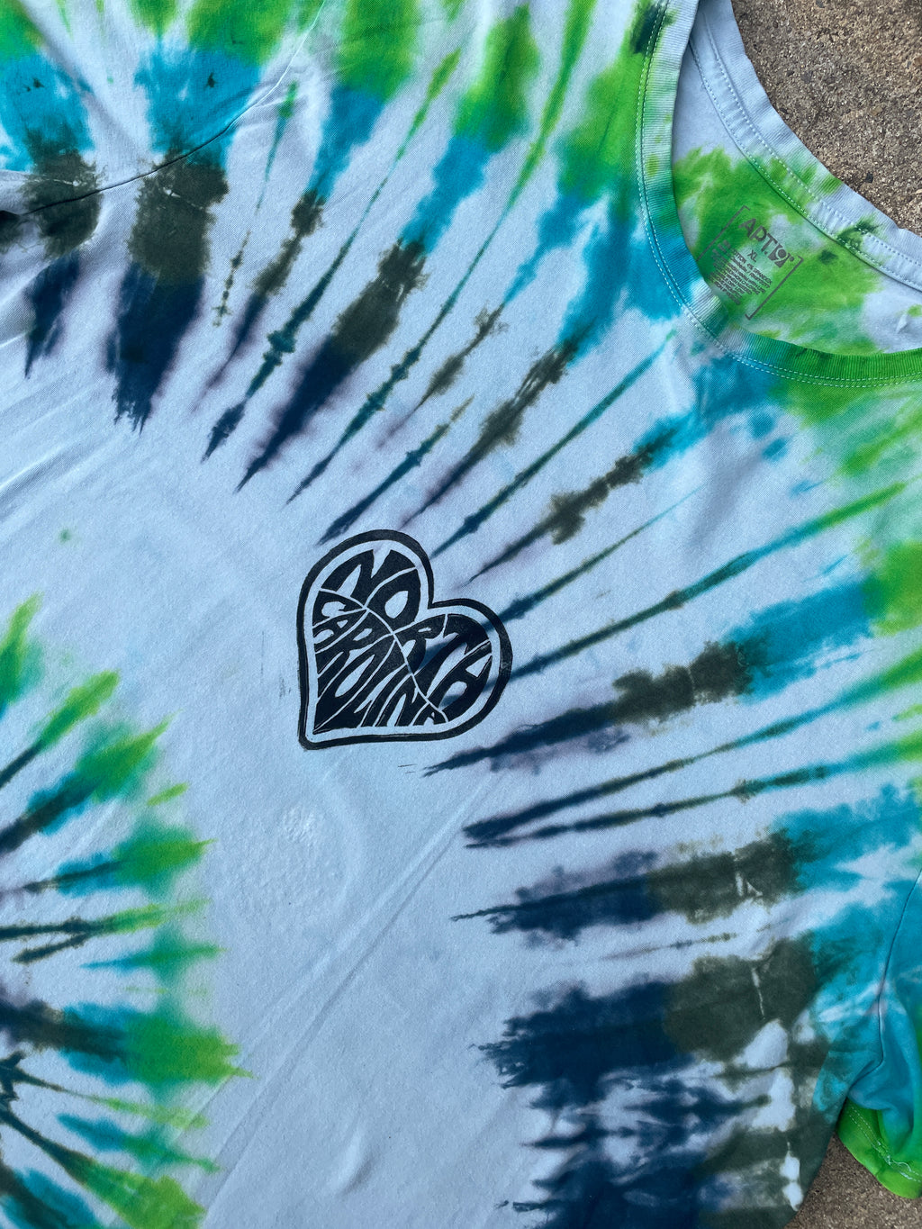 Hand-Printed North Carolina Green and Blue Spiral Tie Dye Short Sleeve T-Shirt | Men's Size XL