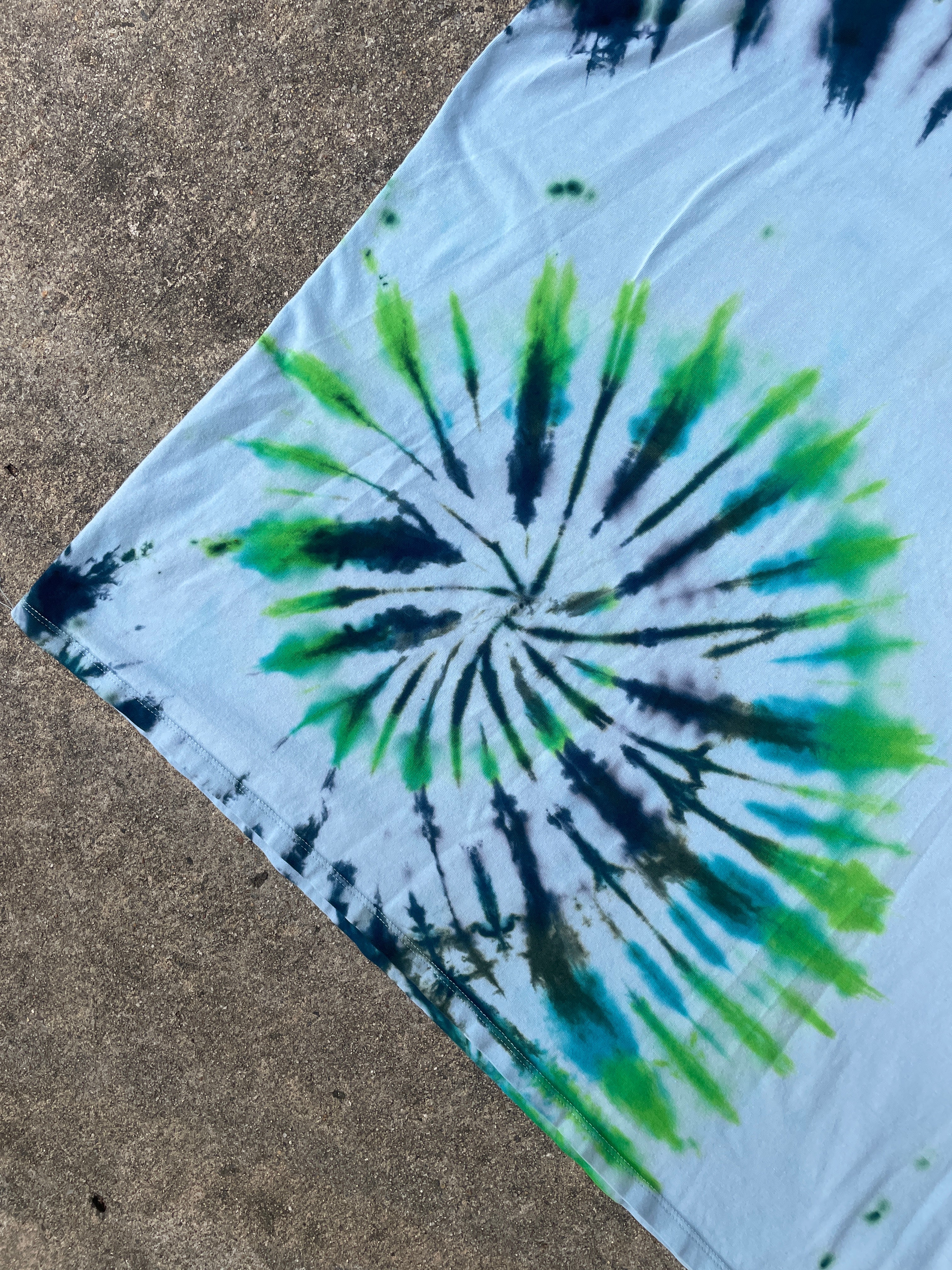 Hand-Printed North Carolina Green and Blue Spiral Tie Dye Short Sleeve T-Shirt | Men's Size XL