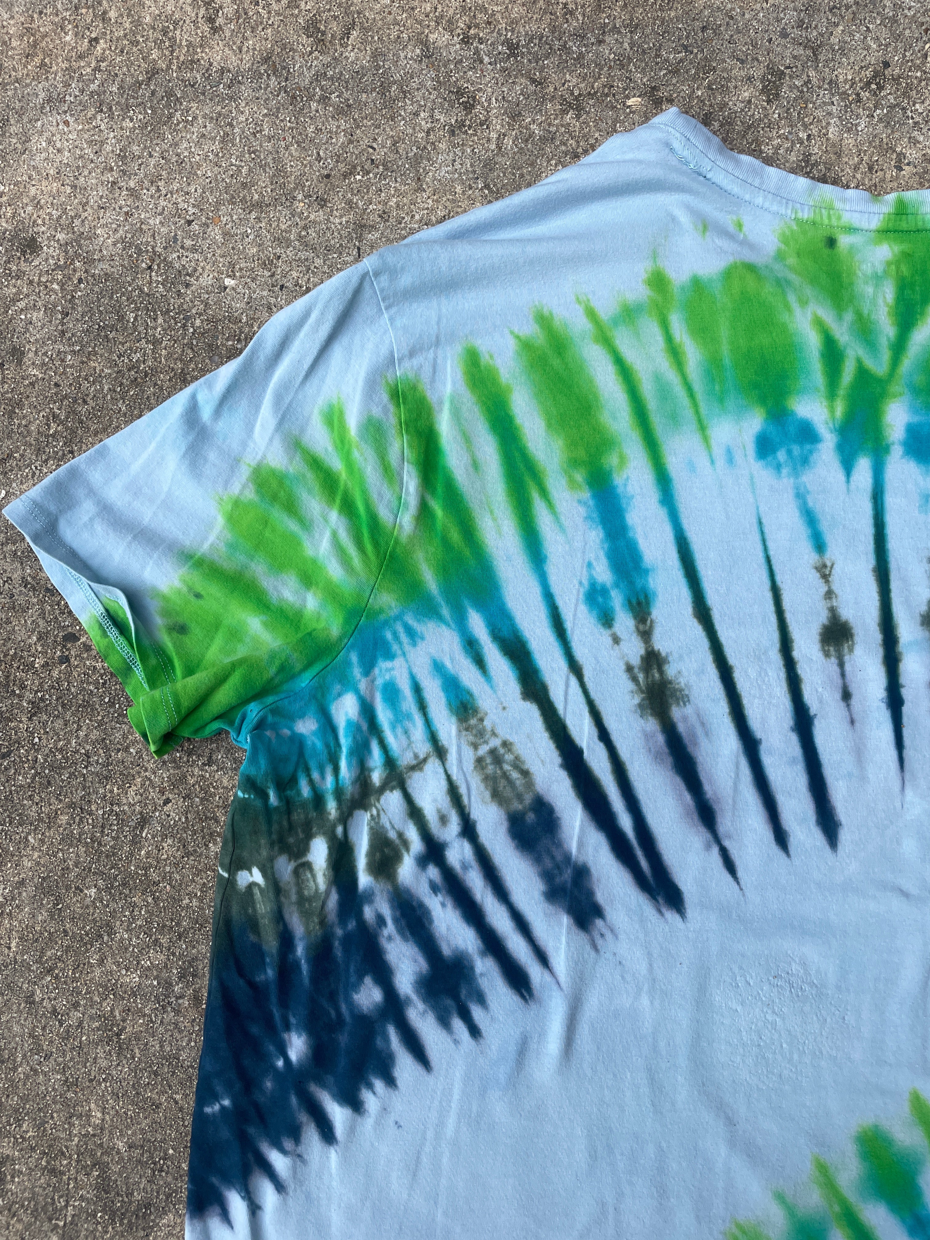 Hand-Printed North Carolina Green and Blue Spiral Tie Dye Short Sleeve T-Shirt | Men's Size XL