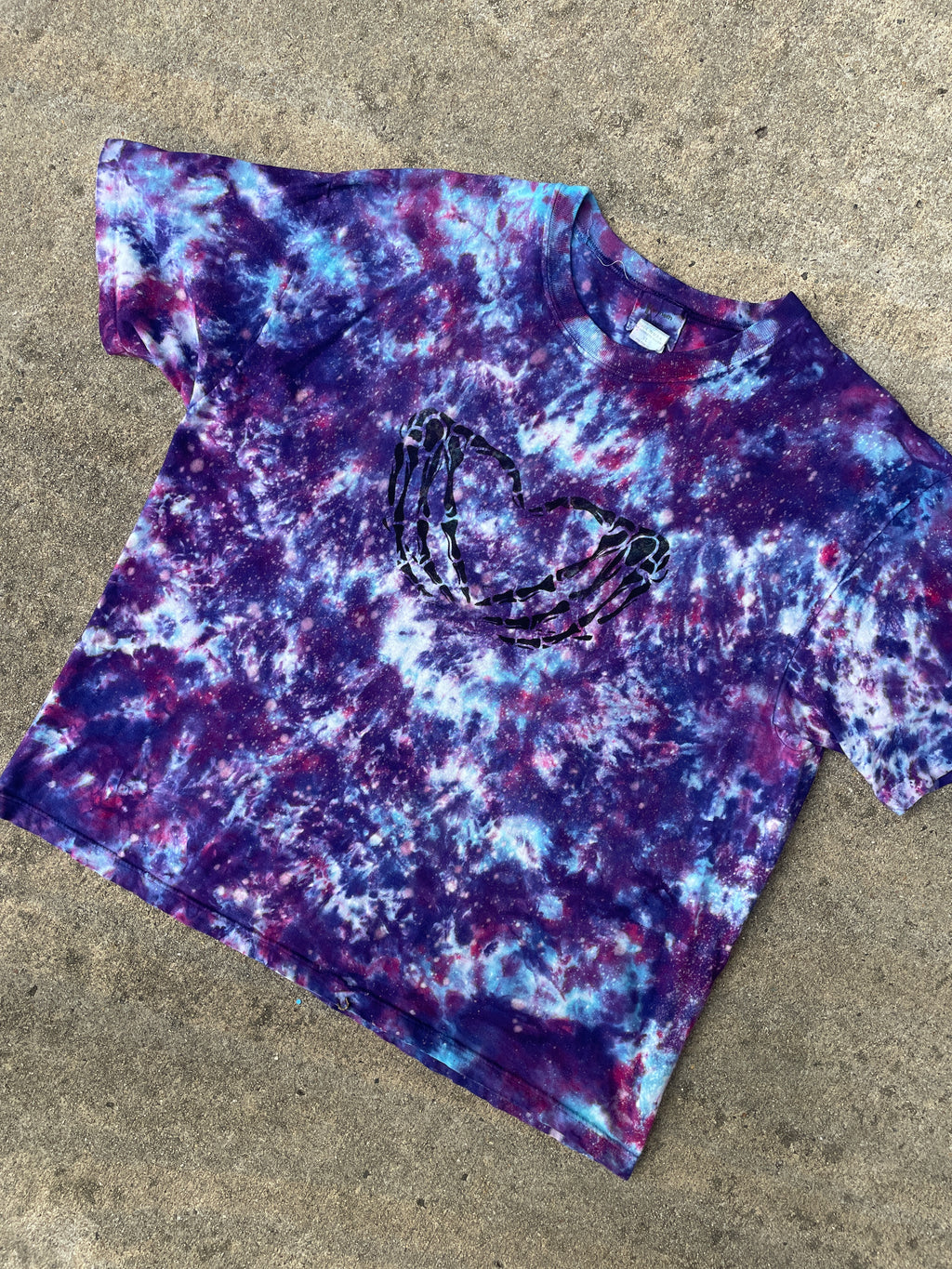 Hand-Printed Skeleton Heart Hands Blue and Purple Tie Dye Short Sleeve T-Shirt | Men's Size XL