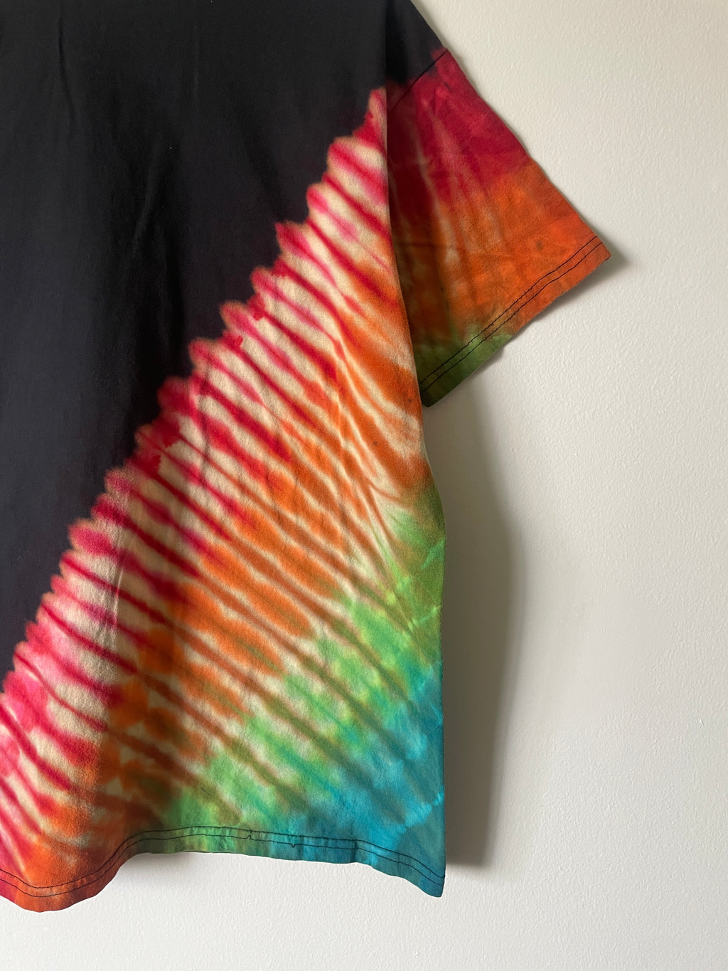 The Cheetah Handmade Tie Dye Short Sleeve T-Shirt | One-Of-a-Kind Upcycled Black and Rainbow Pleated Top | Men's Large