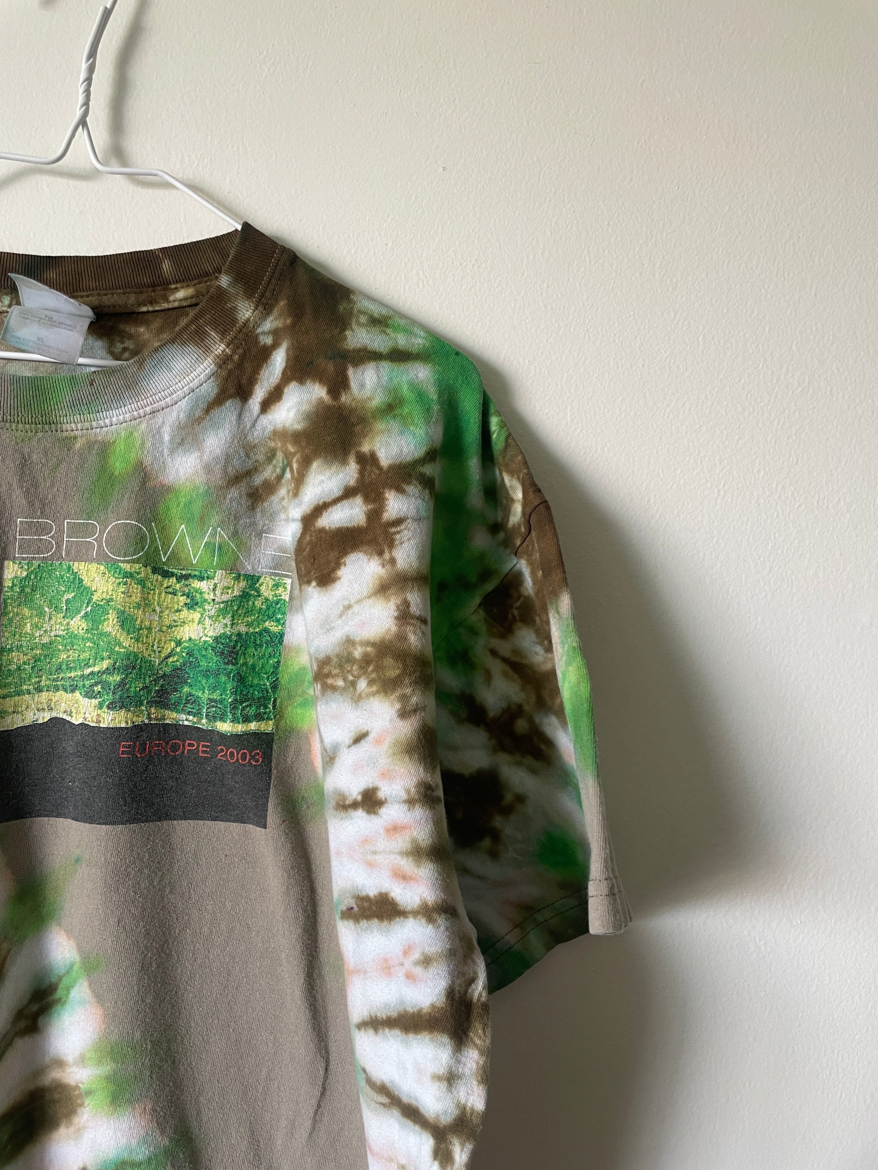 Jackson Browne Europe 2003 Tour Handmade Tie Dye Short Sleeve T-Shirt | One-Of-a-Kind Upcycled Tan and Green Spiral Top | Men's L/XL