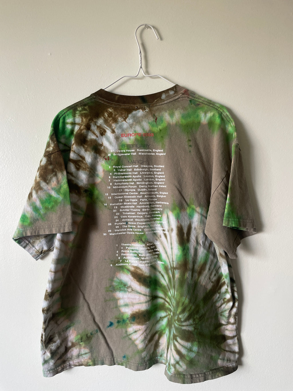 Jackson Browne Europe 2003 Tour Handmade Tie Dye Short Sleeve T-Shirt | One-Of-a-Kind Upcycled Tan and Green Spiral Top | Men's L/XL