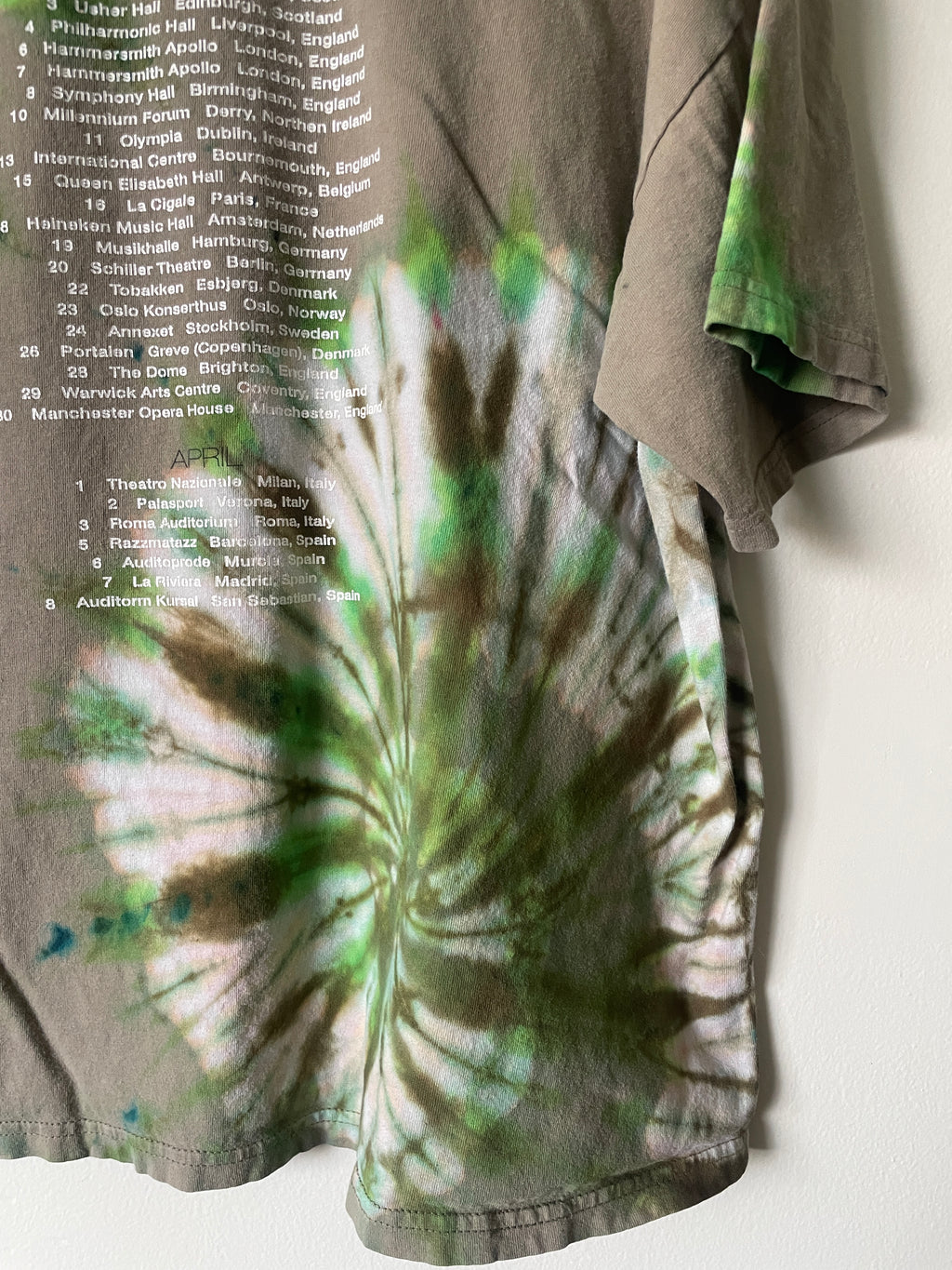 Jackson Browne Europe 2003 Tour Handmade Tie Dye Short Sleeve T-Shirt | One-Of-a-Kind Upcycled Tan and Green Spiral Top | Men's L/XL