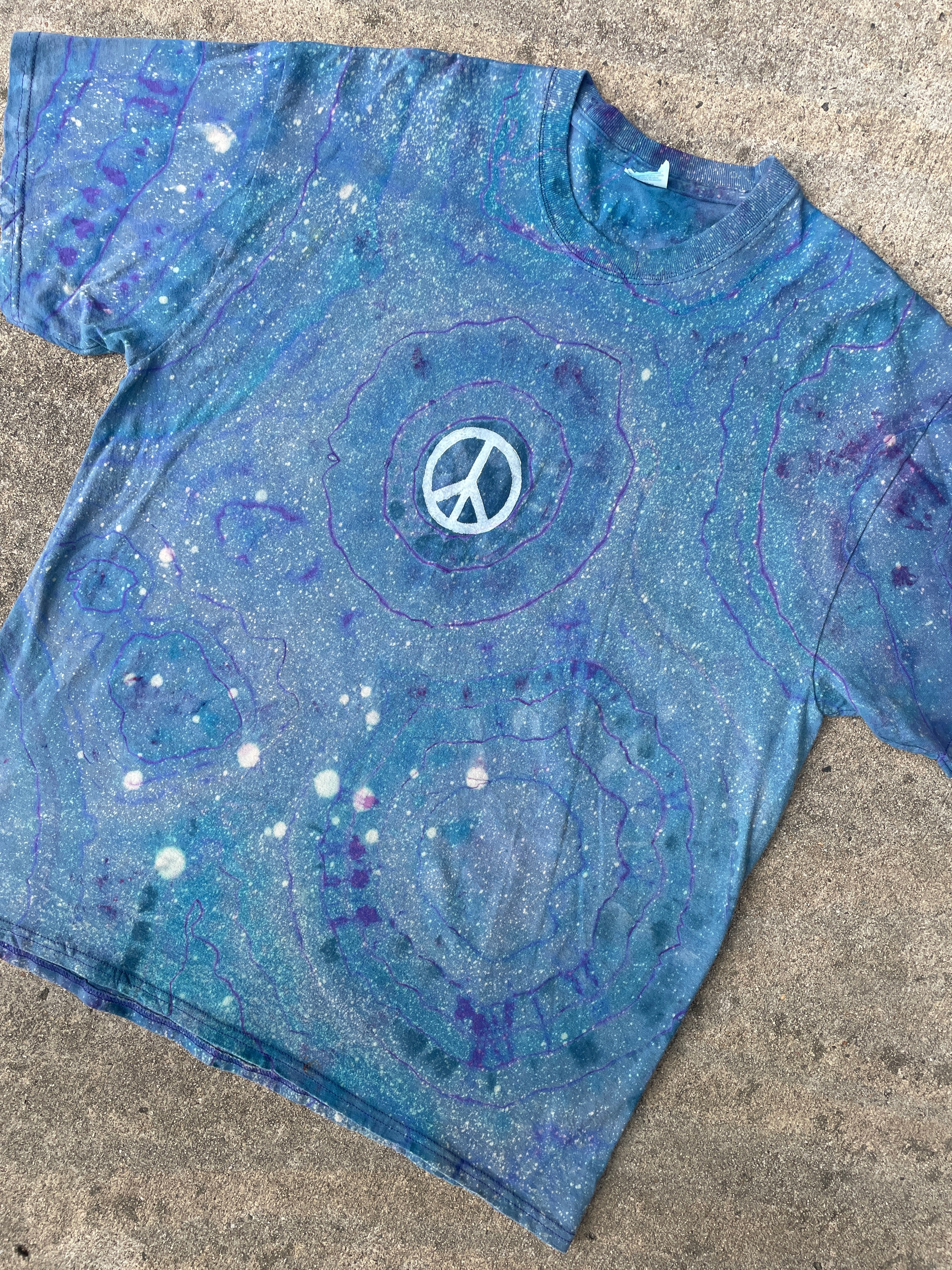 Hand-Printed Peace Sign Blue and Purple Geode Tie Dye Short Sleeve T-Shirt | Men's Size XL