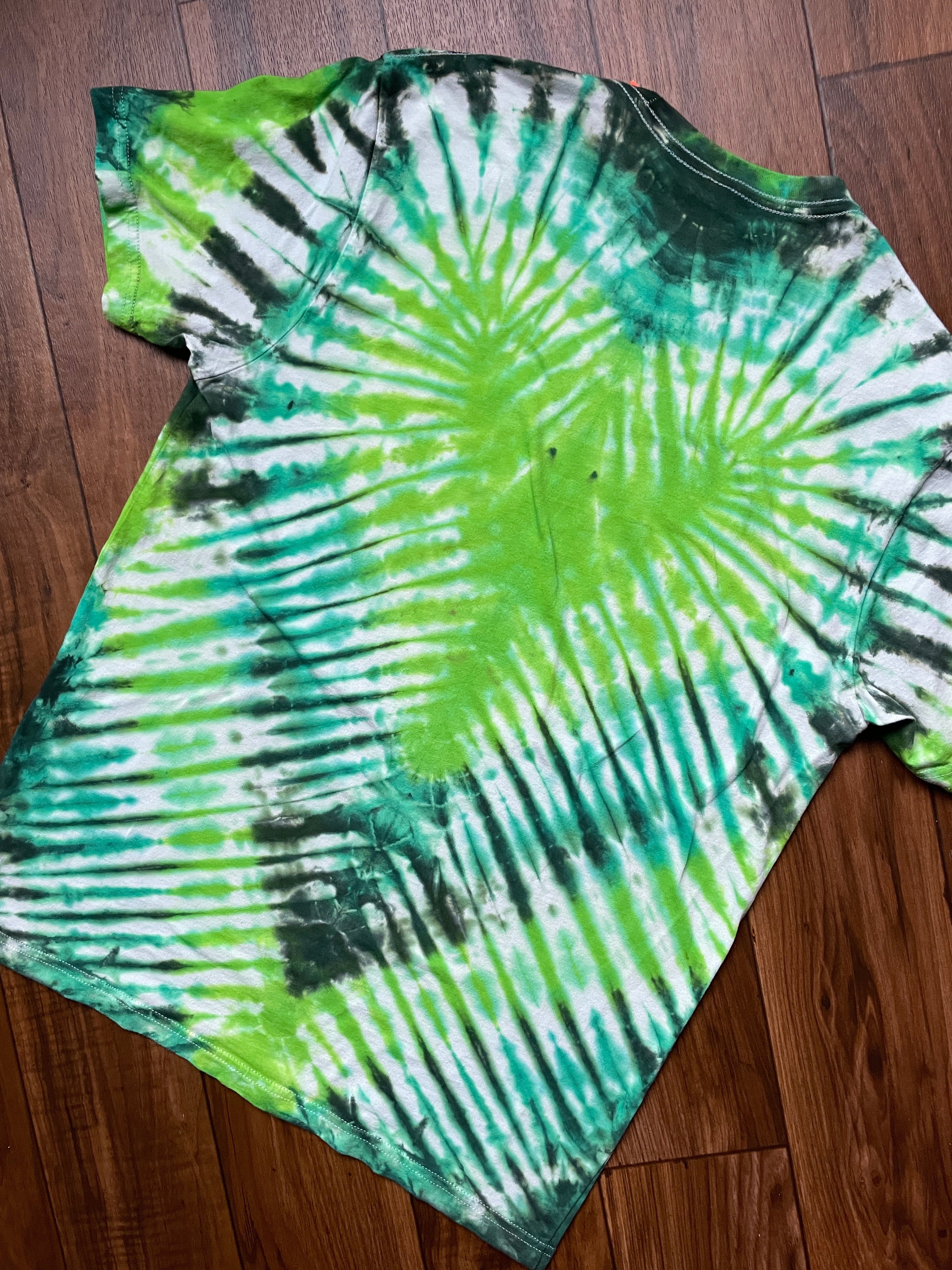 Men's Medium You Are Loved Heart-Shaped Tie Dye Short Sleeve T-Shirt