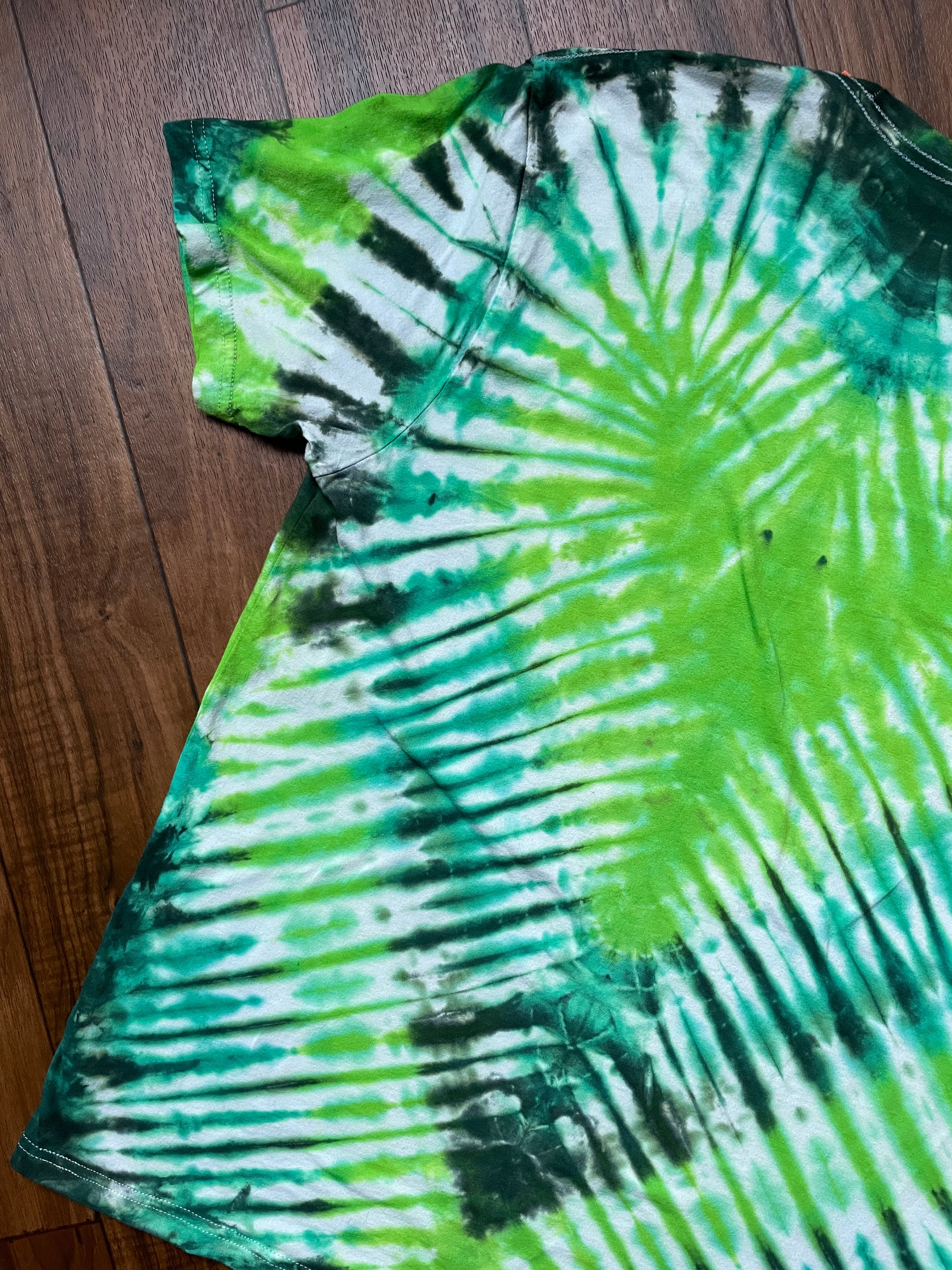 Men's Medium You Are Loved Heart-Shaped Tie Dye Short Sleeve T-Shirt