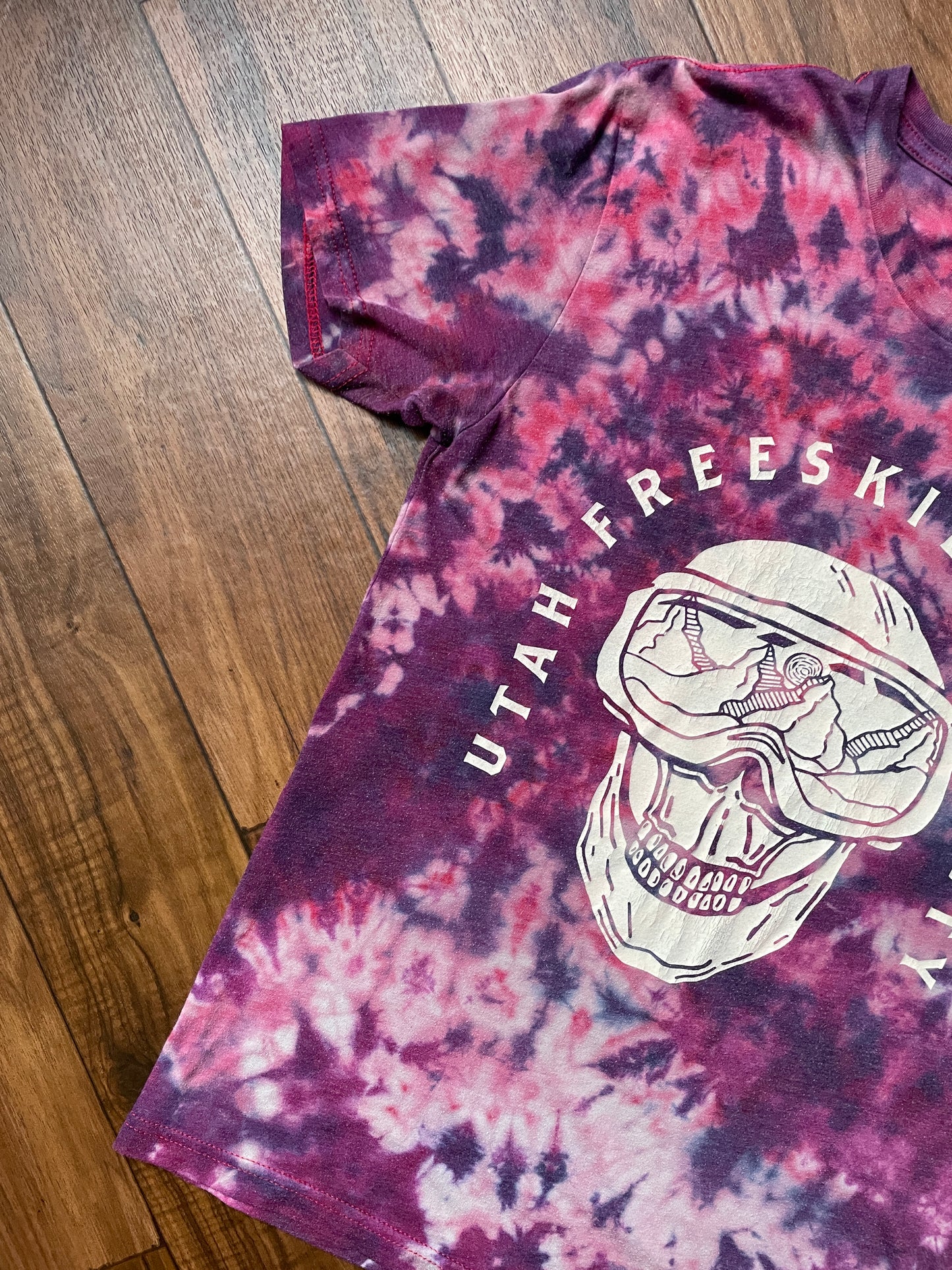 Men's Small Skull Ski Bum Utah Freeskier Society Reverse Tie Dye Short Sleeve T-Shirt