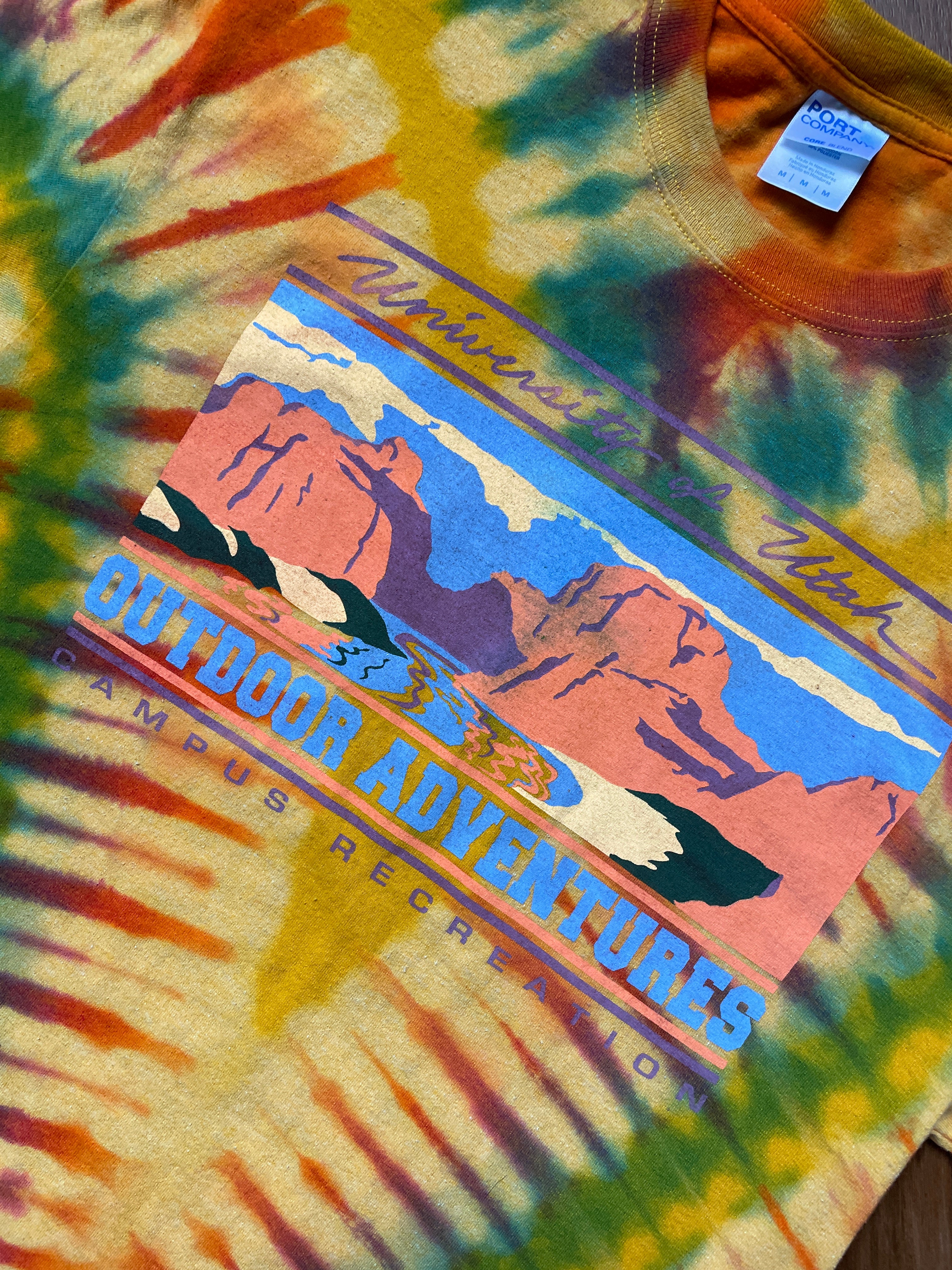 Men's Medium University of Utah Outdoor Adventures Campus Recreation Tie Dye Short Sleeve T-Shirt