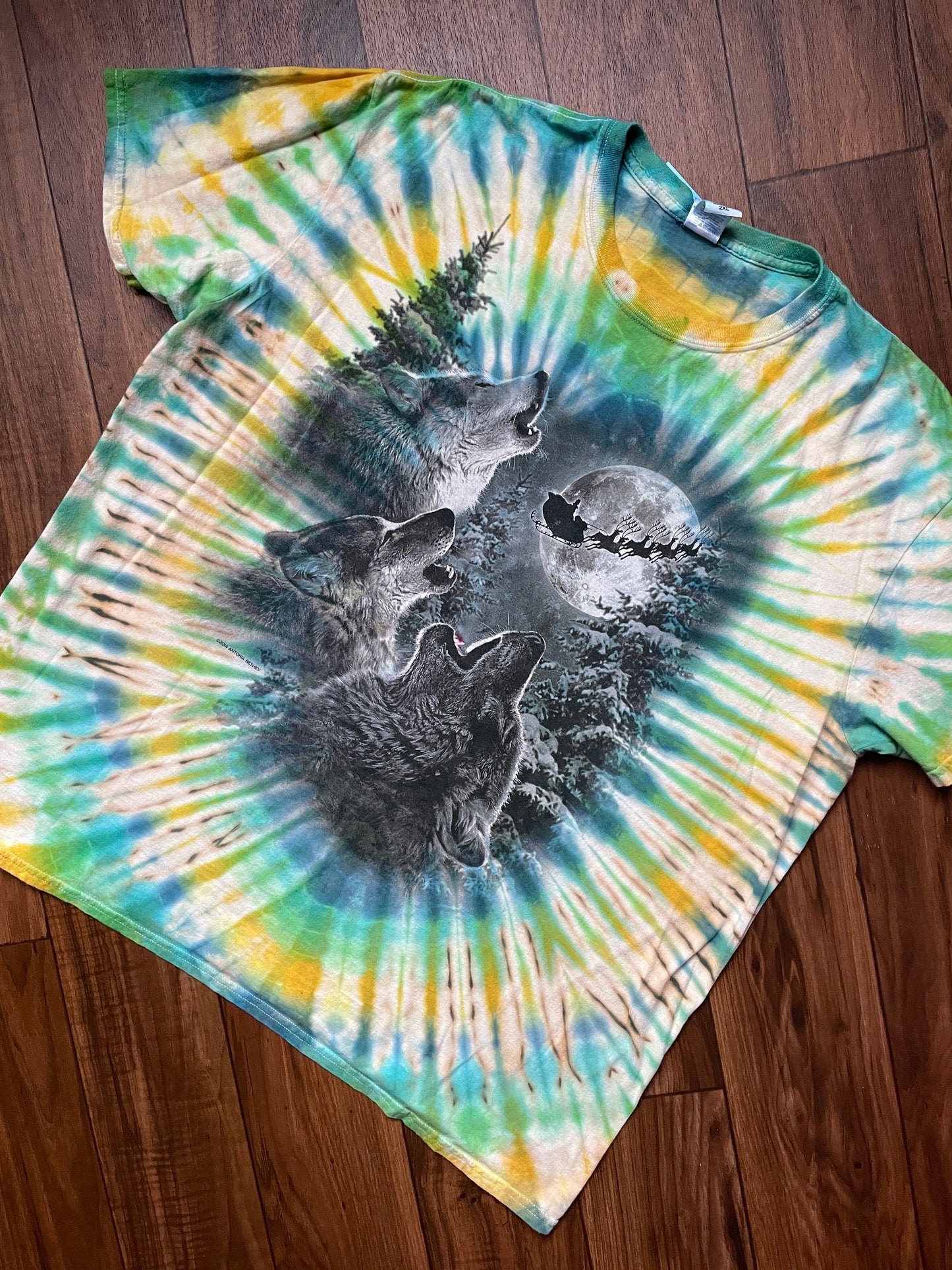 Men's 2XL Winter Wolves & Santa Clause Tie Dye Short Sleeve T-Shirt