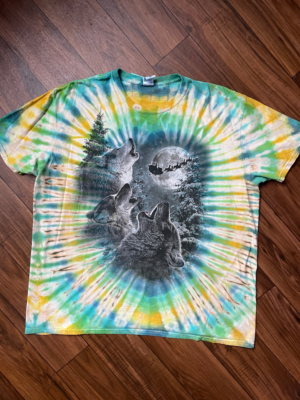 Men's 2XL Winter Wolves & Santa Clause Tie Dye Short Sleeve T-Shirt