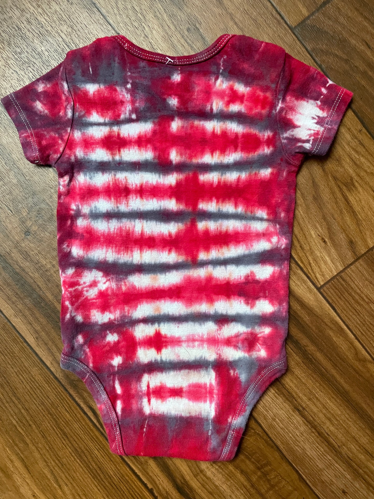 12 MO Red & Gray Tie Dye Short Sleeve Baby Onesie