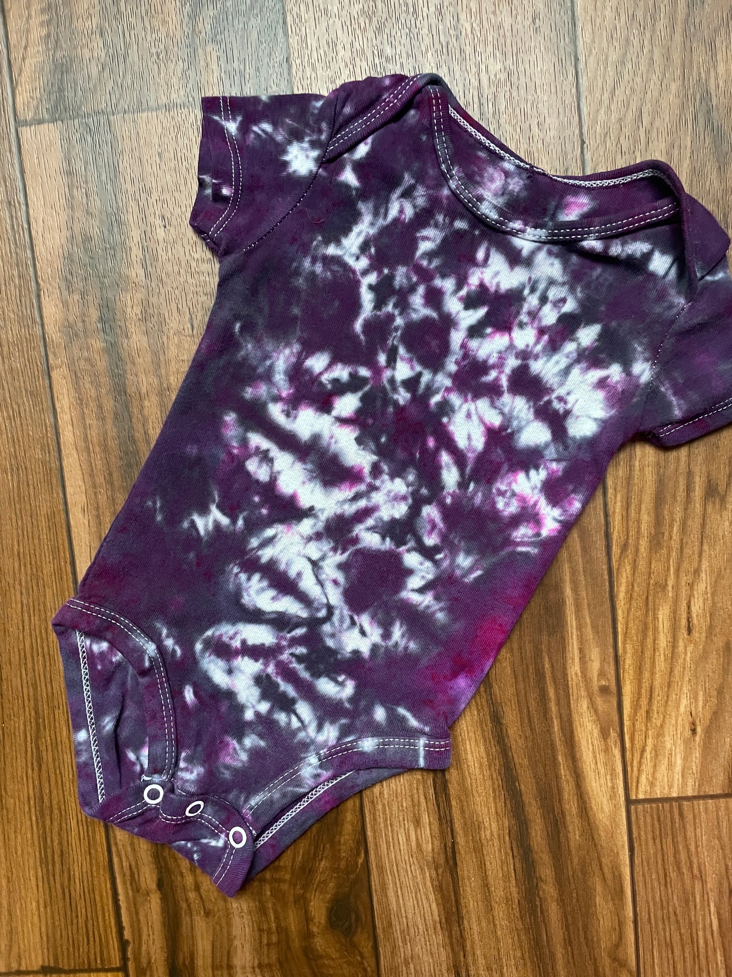 6-9 MO Purple & Gray Tie Dye Short Sleeve Baby Onesie