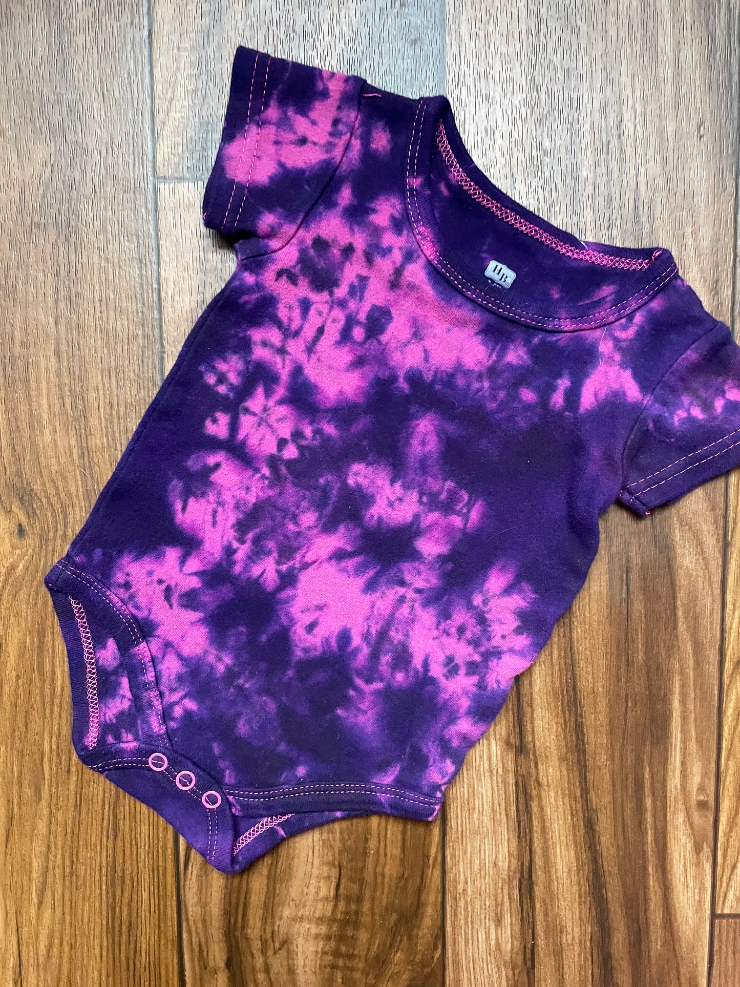 3-6 MO Pink & Gray Tie Dye Short Sleeve Baby Onesie