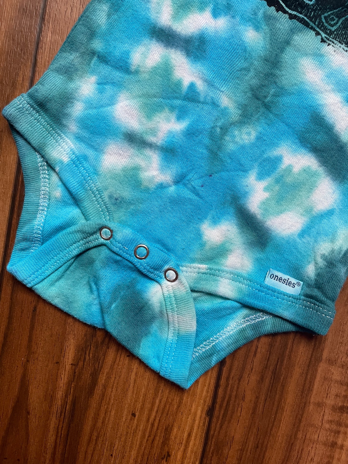 3-6 MO Blue & Green Ski Boot Tie Dye Short Sleeve Baby Onesie