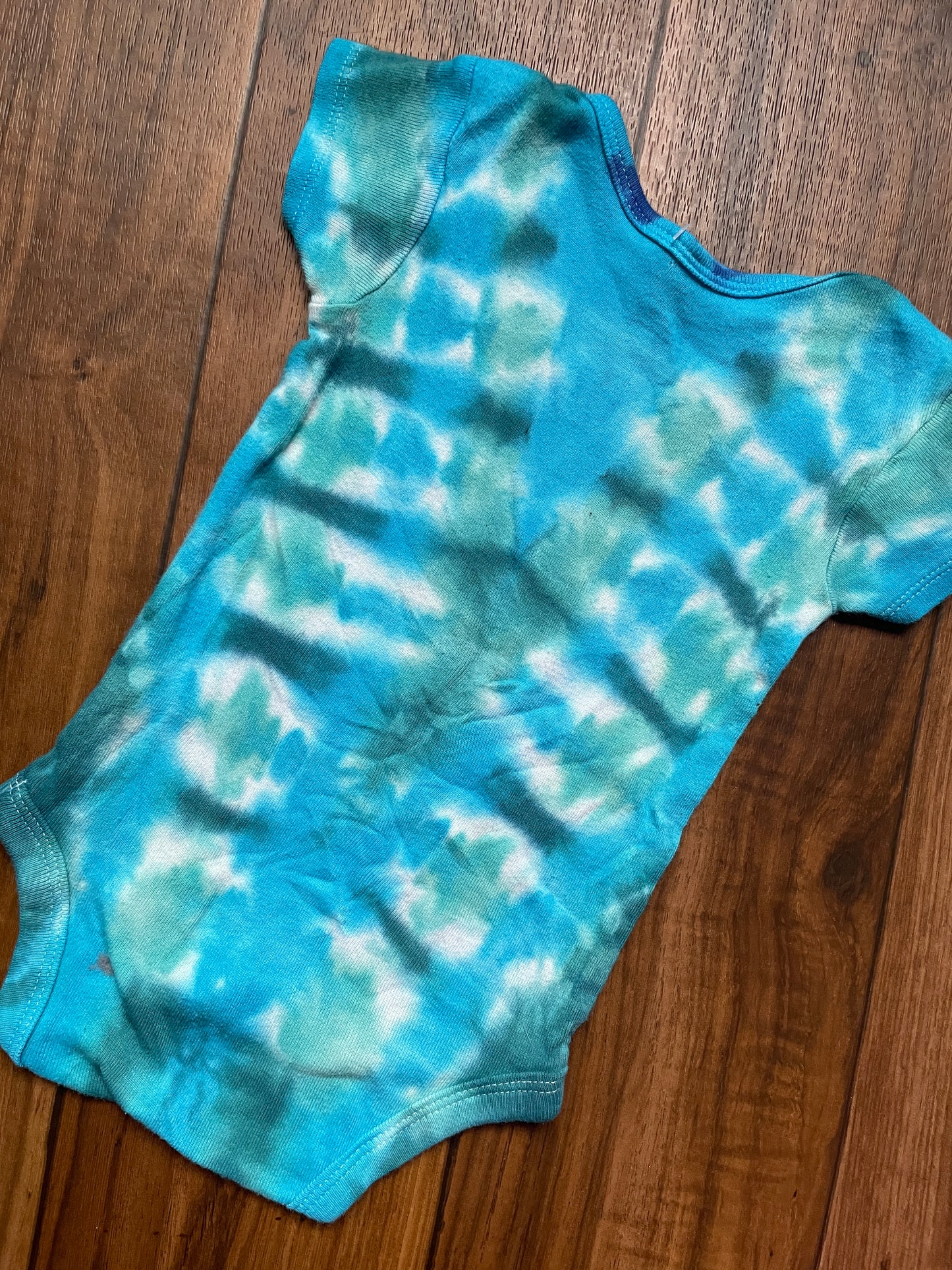 3-6 MO Blue & Green Ski Boot Tie Dye Short Sleeve Baby Onesie